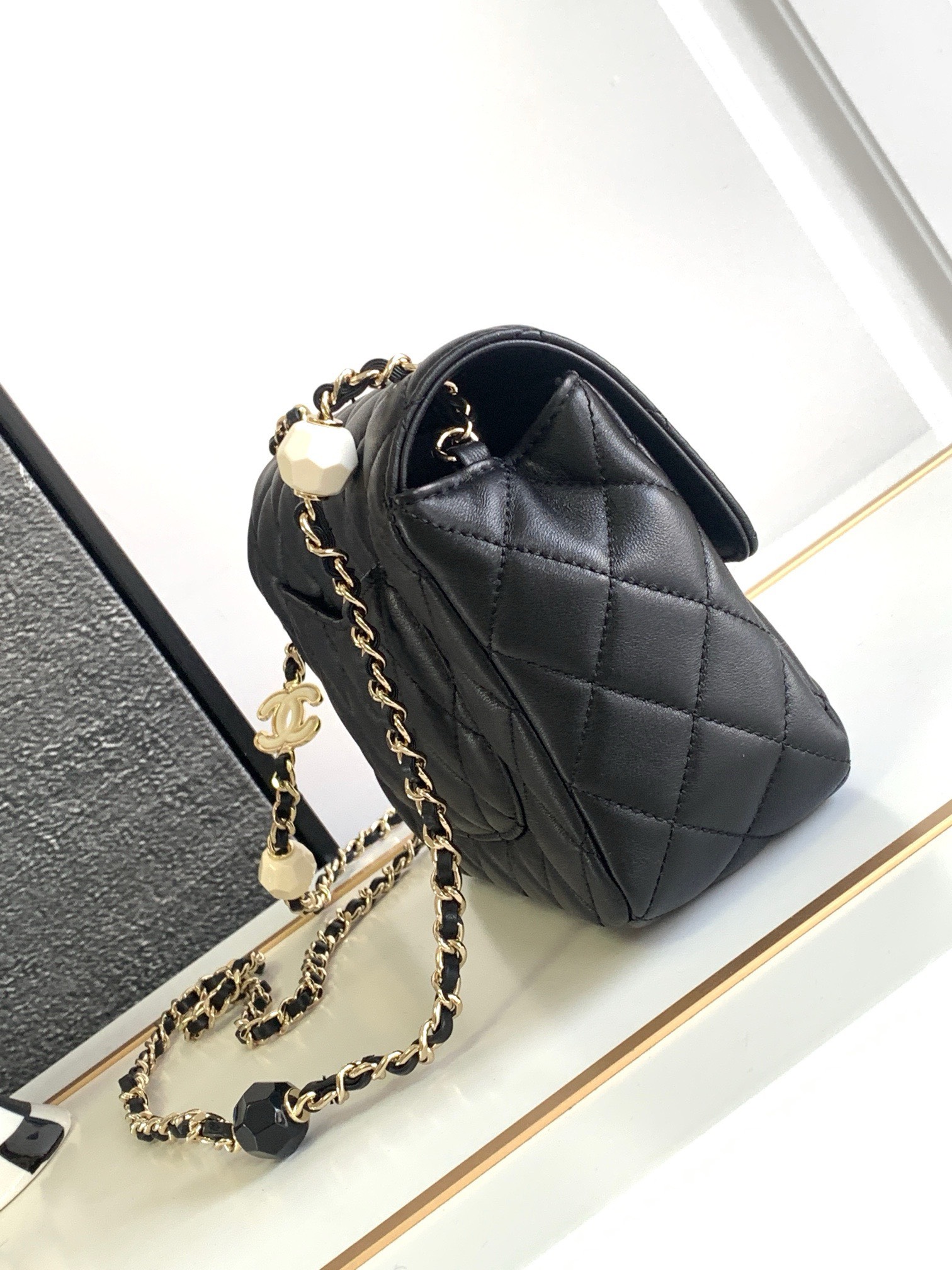 Bagsaaa Ch**el 23K Black Bag With Heart Chain - 19cm