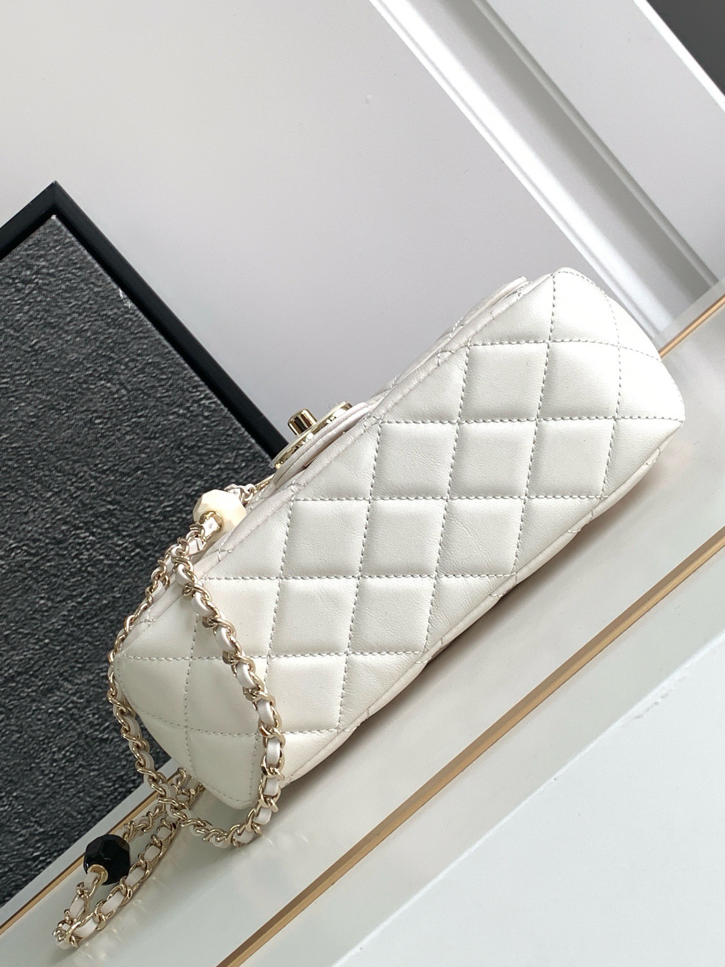Bagsaaa Ch**el 23K White Bag With Heart Chain - 19cm