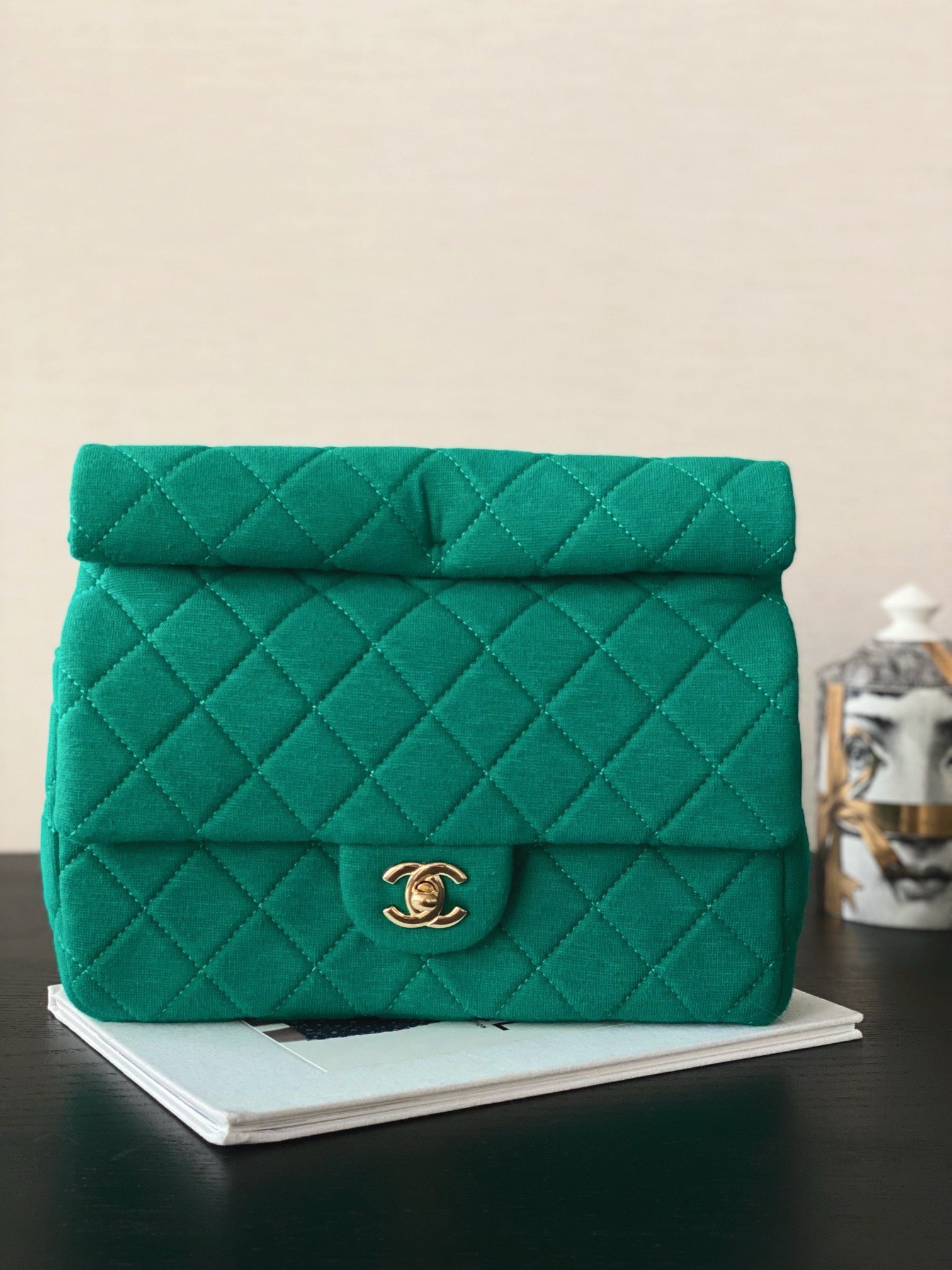 Bagsaaa Ch**el Jersey and metal clutch in green- 24.5x18.5x4.5cm 