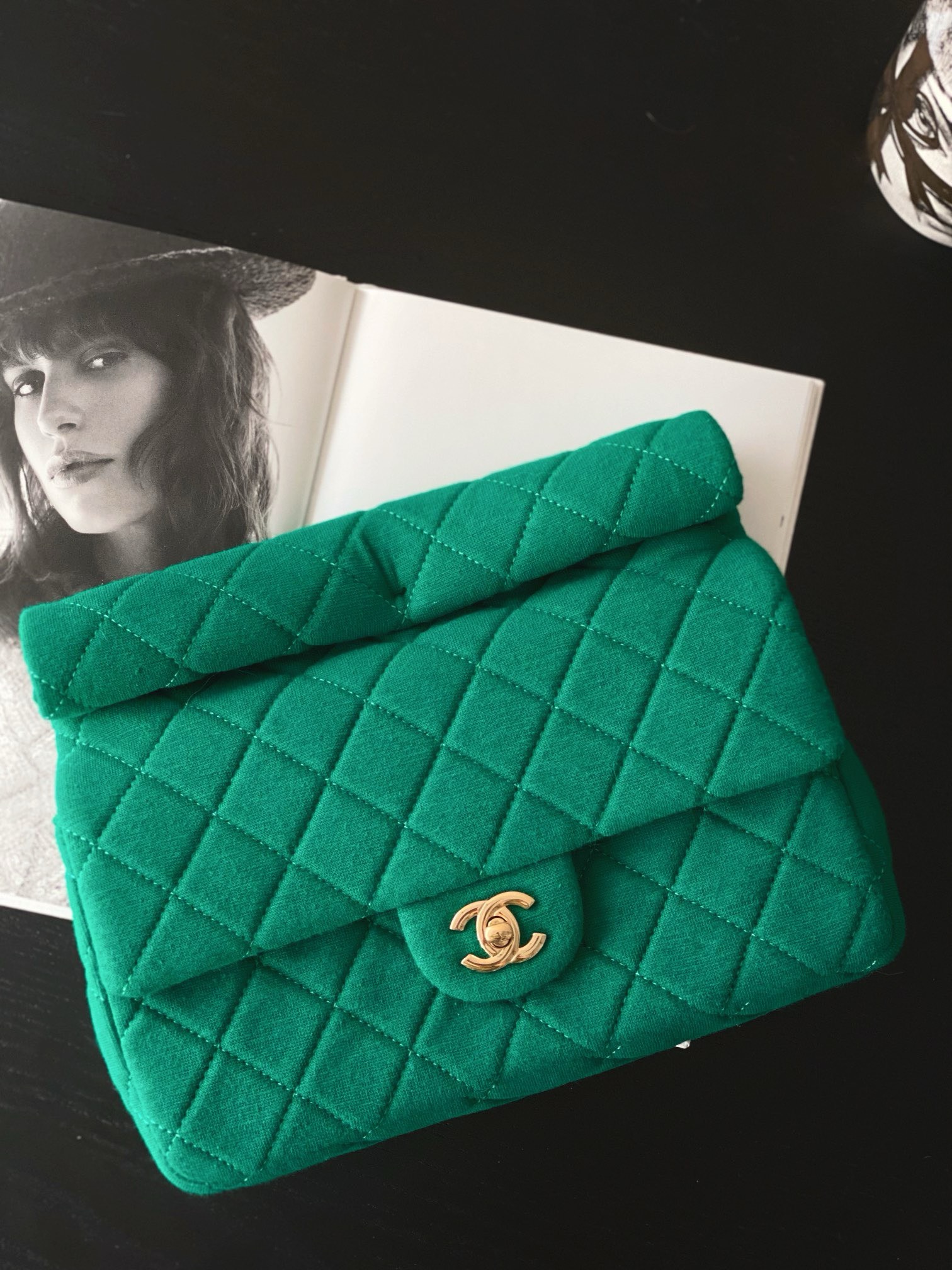 Bagsaaa Ch**el Jersey and metal clutch in green- 24.5x18.5x4.5cm