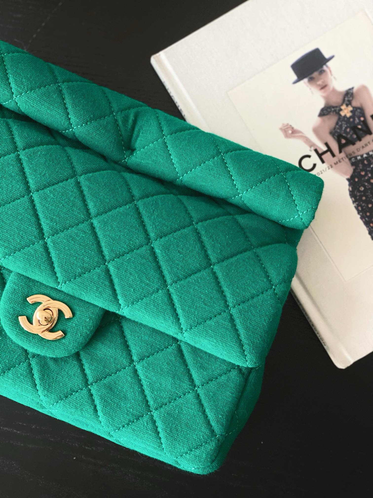 Bagsaaa Ch**el Jersey and metal clutch in green- 24.5x18.5x4.5cm