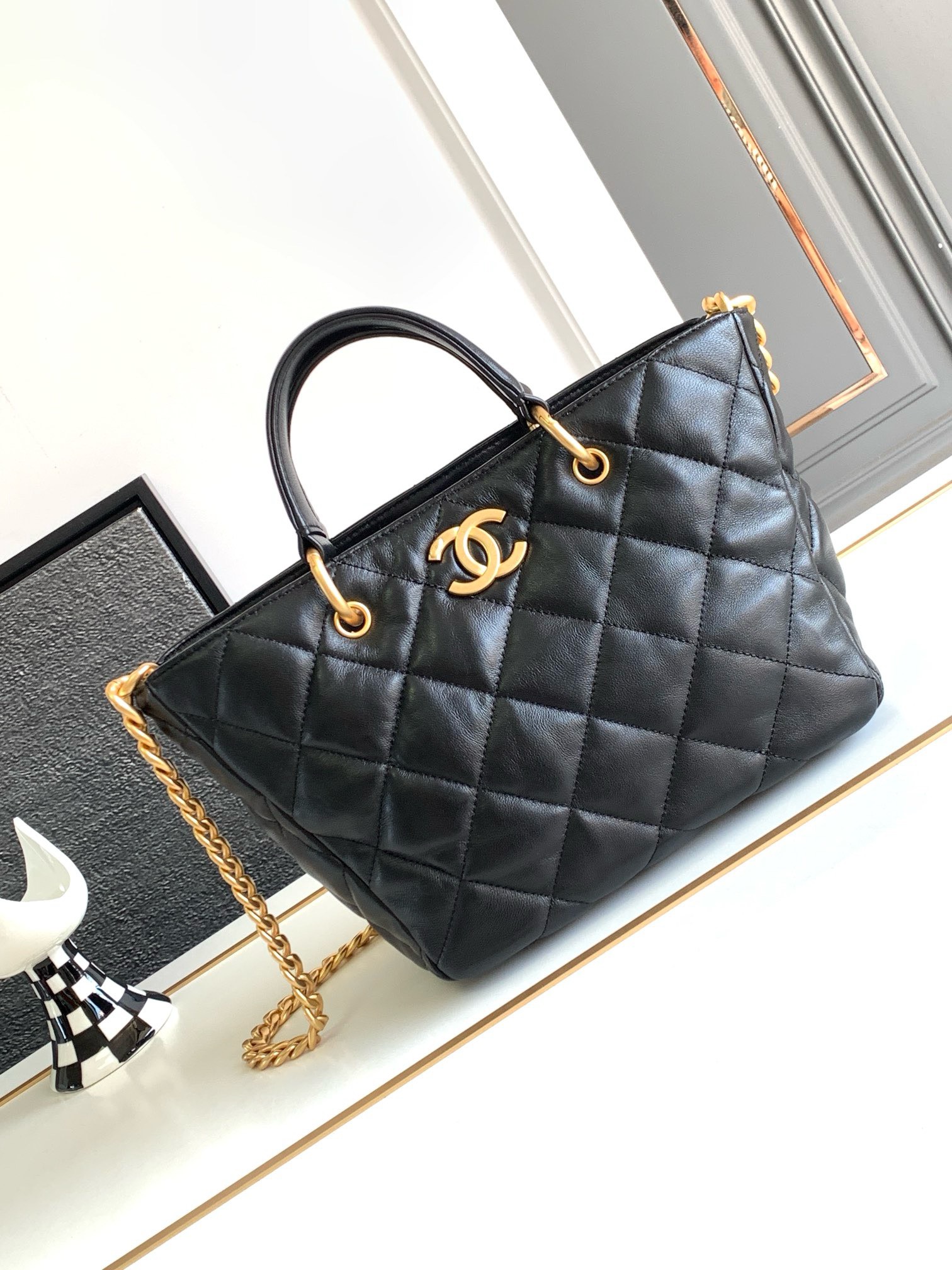 Bagsaaa Ch**el Vintage Tope Handle Black Lambskin Bag - 27x20x10cm