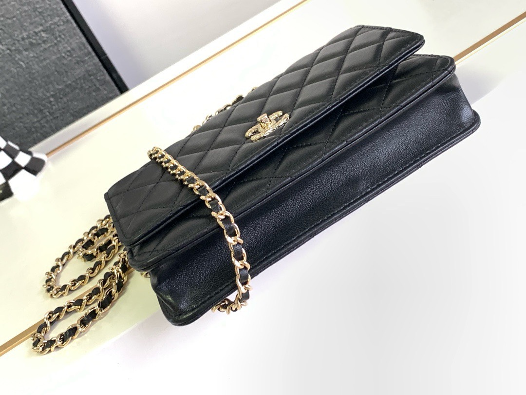 Bagsaaa Ch**el WOC Flower Handle In Black Lambskin - 19cm