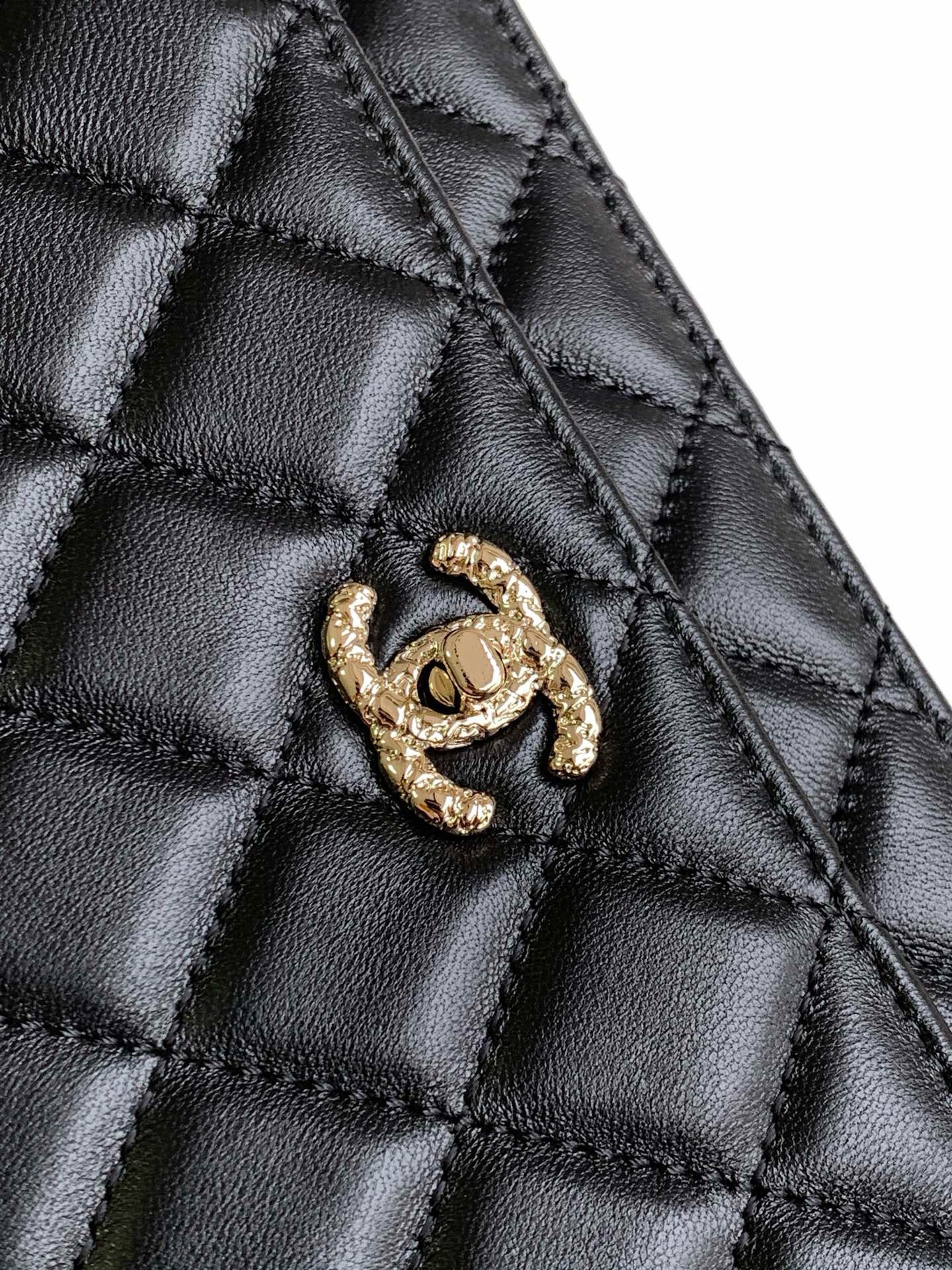 Bagsaaa Ch**el WOC Flower Handle In Black Lambskin - 19cm