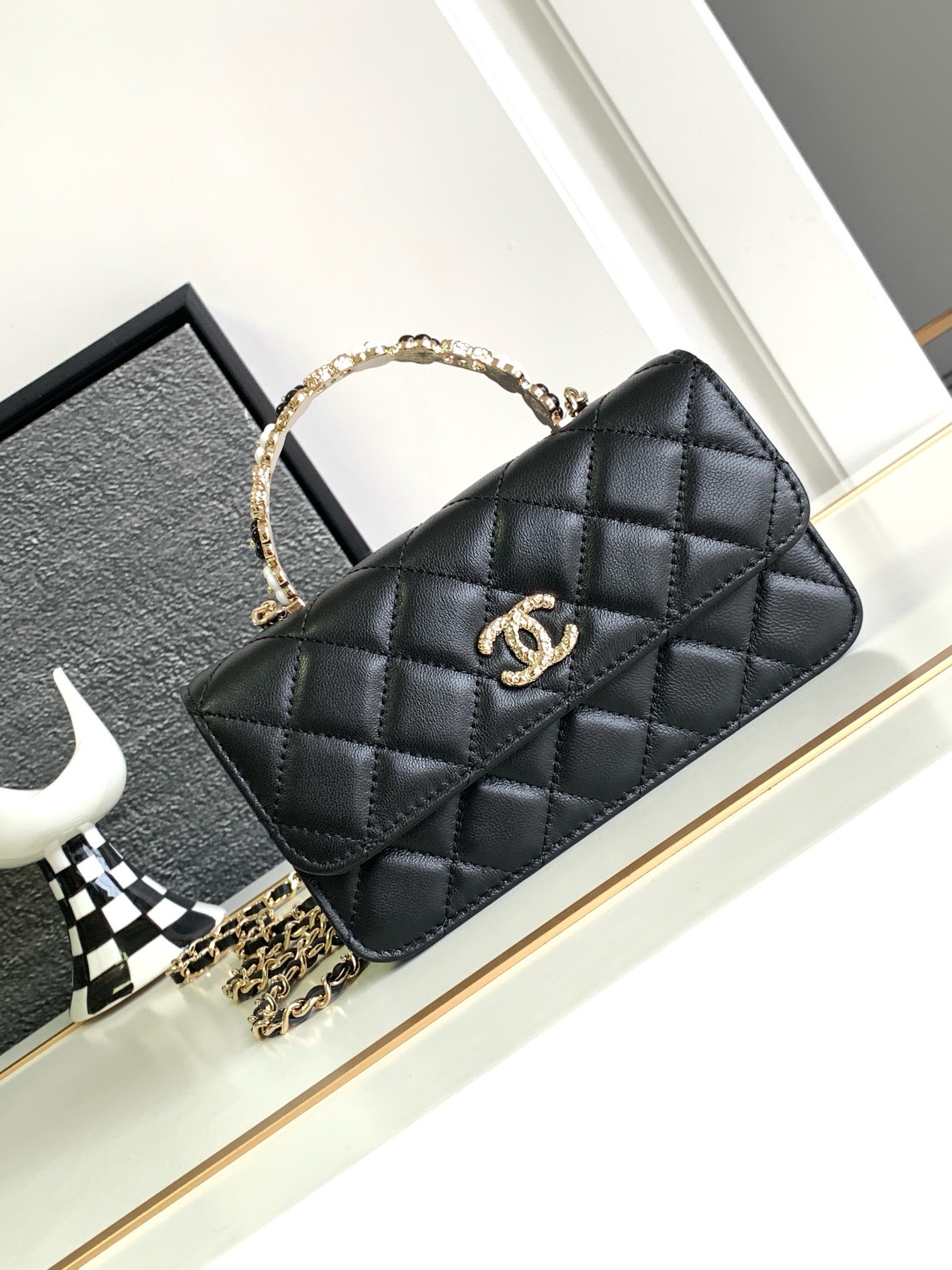 Bagsaaa Ch**el WOC Flower Handle In Black Lambskin - 19cm 02