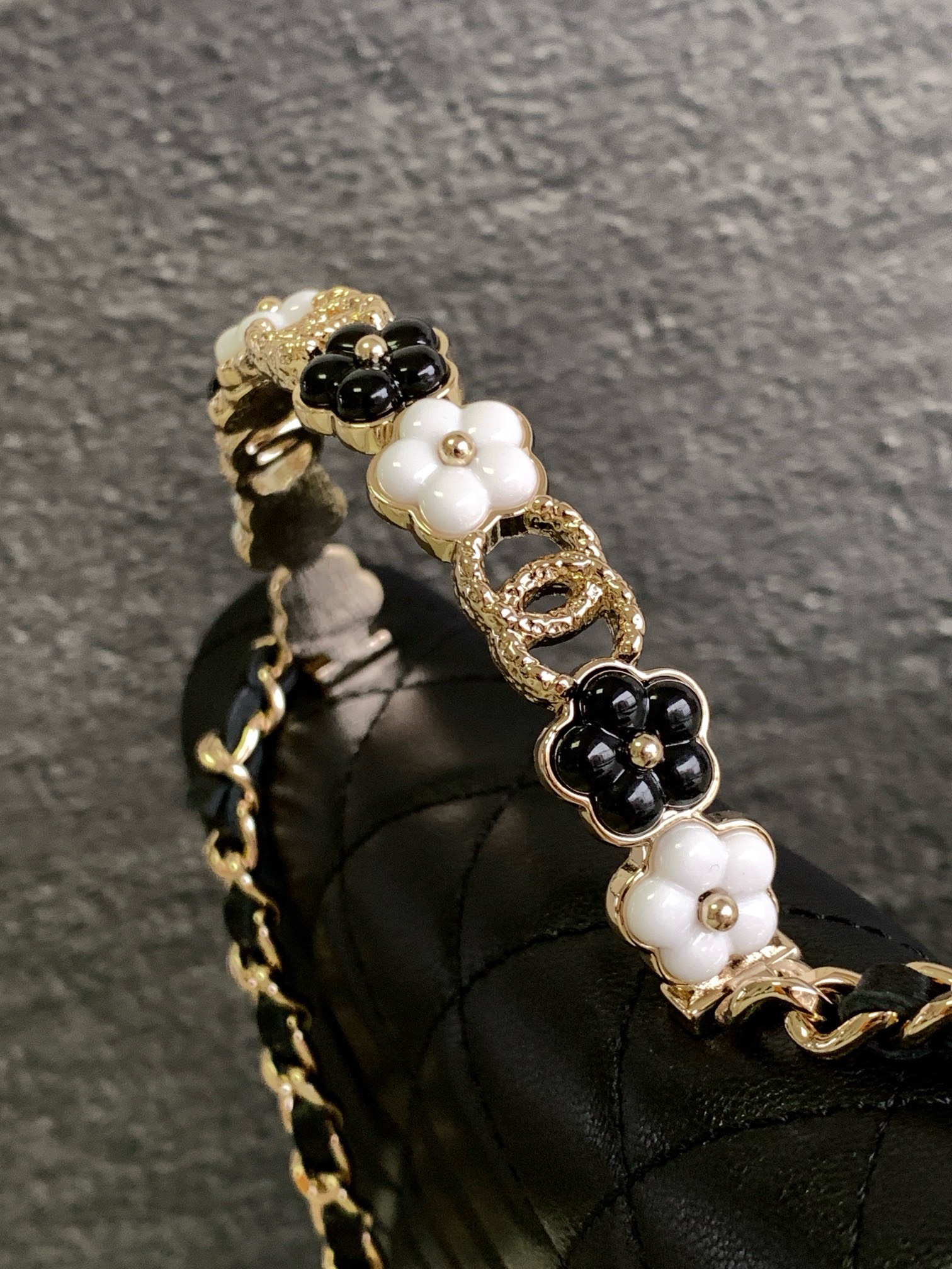 Bagsaaa Ch**el WOC Flower Handle In Black Lambskin - 19cm 02