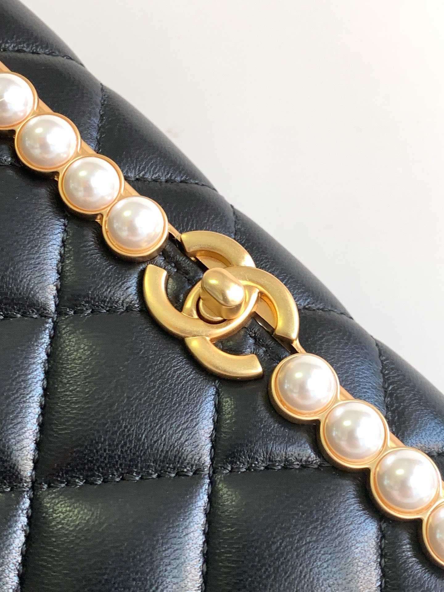 Bagsaaa Ch**el Clutch Black Lambskin Imitation Pearls AS4455 - 15 × 30 × 4 cm