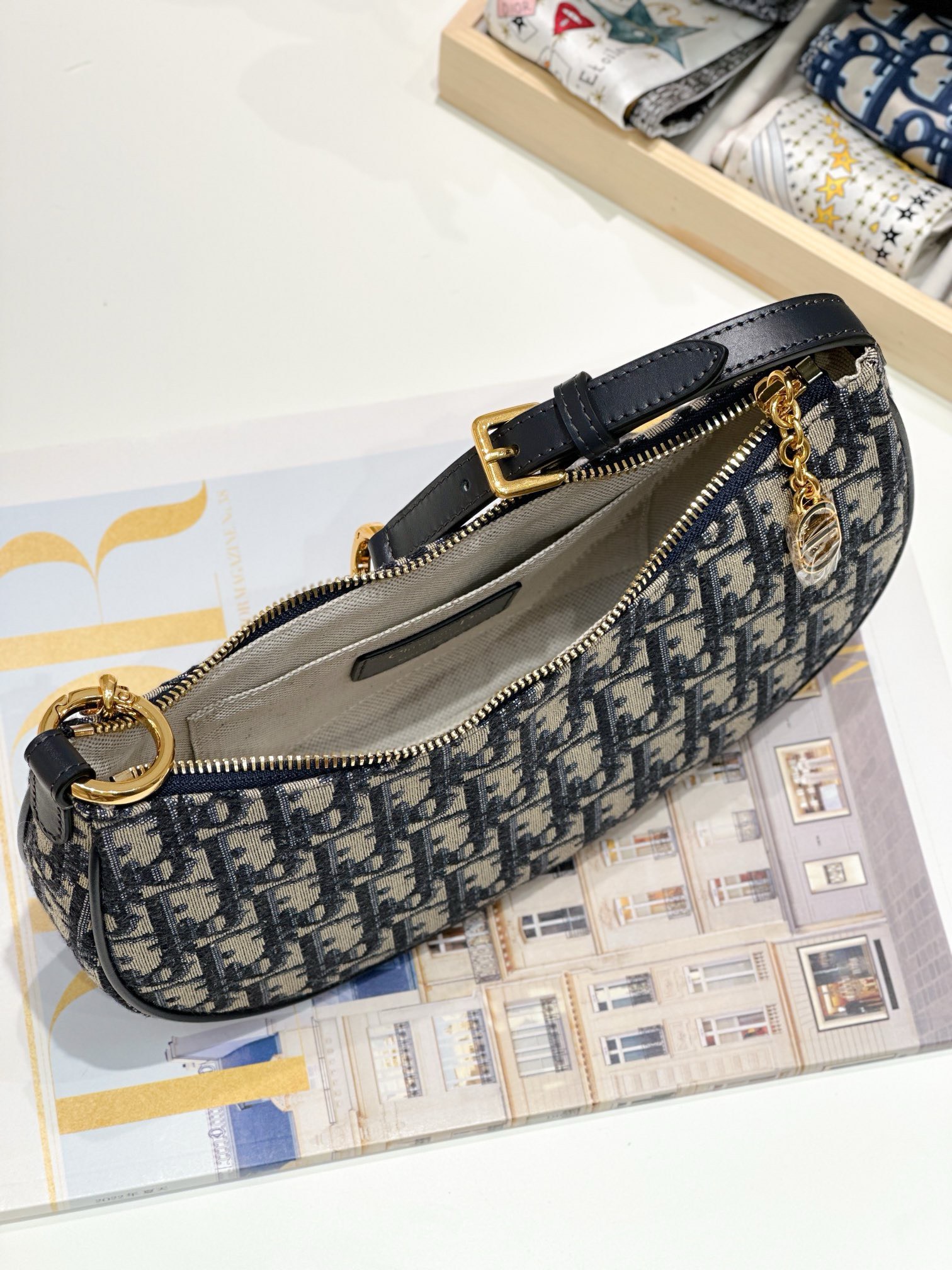 Bagsaaa D10r CD Lougne Bag Oblique Canvas Blue -26 * 15 * 5.5 cm
