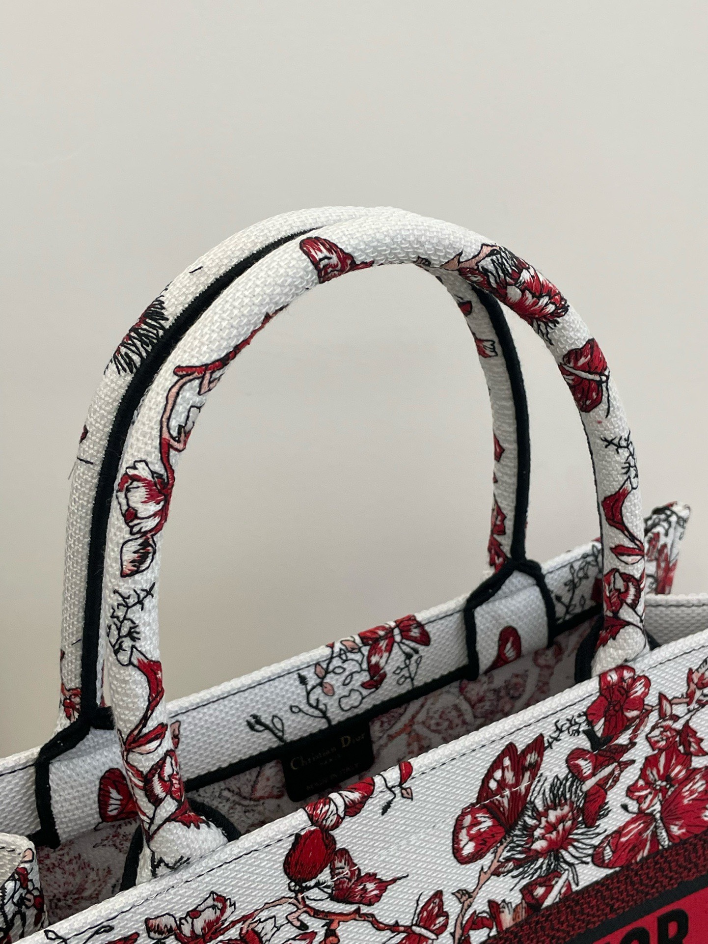Bagsaaa D10r Lady Small Book Tote Red Butterfly Around The World Embroidery - 26x8x22cm