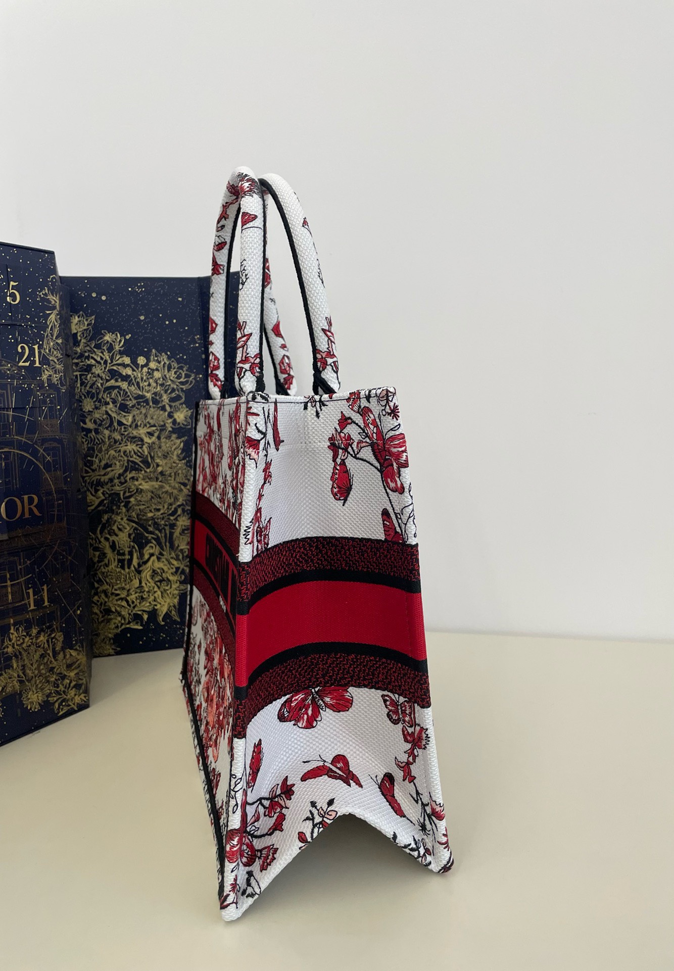 Bagsaaa D10r Lady Small Book Tote Red Butterfly Around The World Embroidery - 26x8x22cm