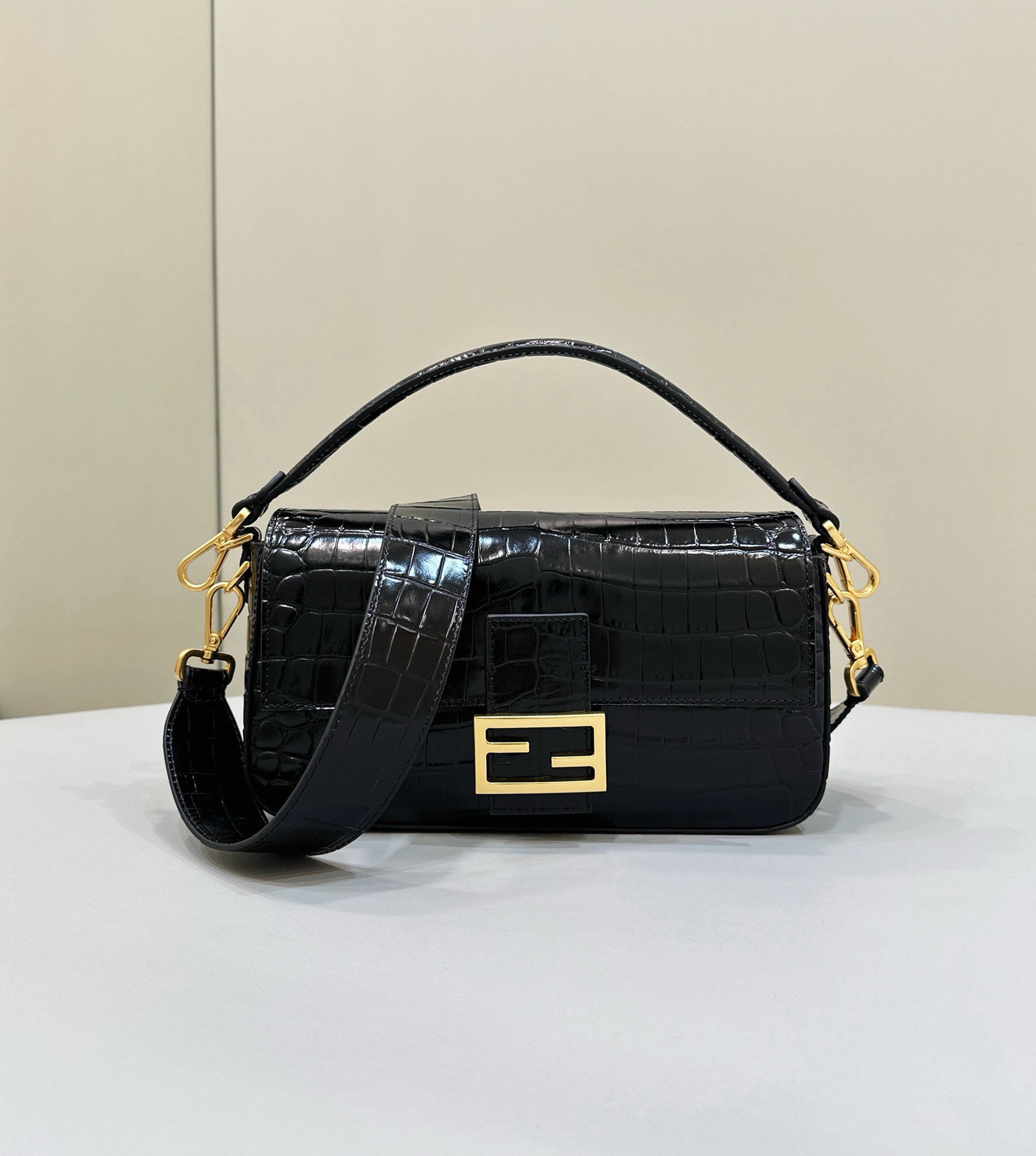 Bagsaaa F**di Baguette Dove black crocodile leather bag - 27x15x6cm