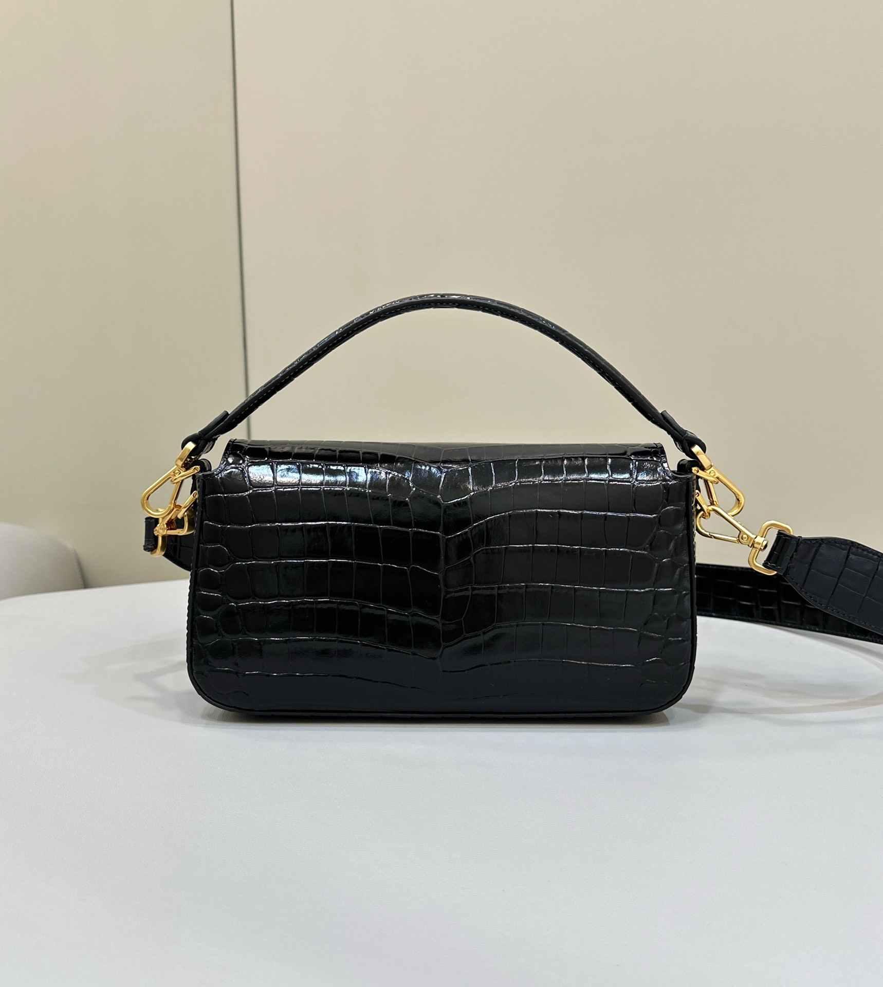 Bagsaaa F**di Baguette Dove black crocodile leather bag - 27x15x6cm