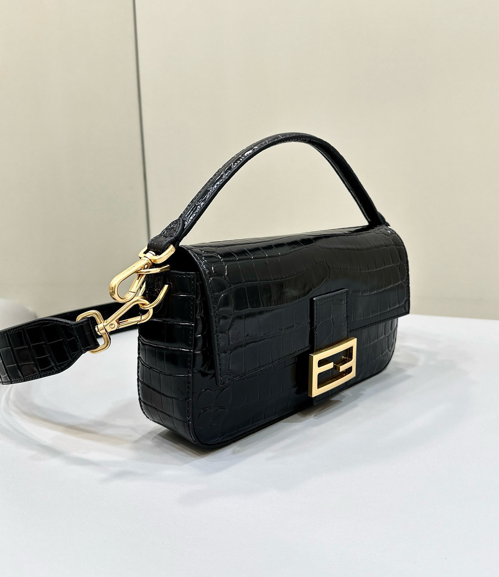 Bagsaaa F**di Baguette Dove black crocodile leather bag - 27x15x6cm