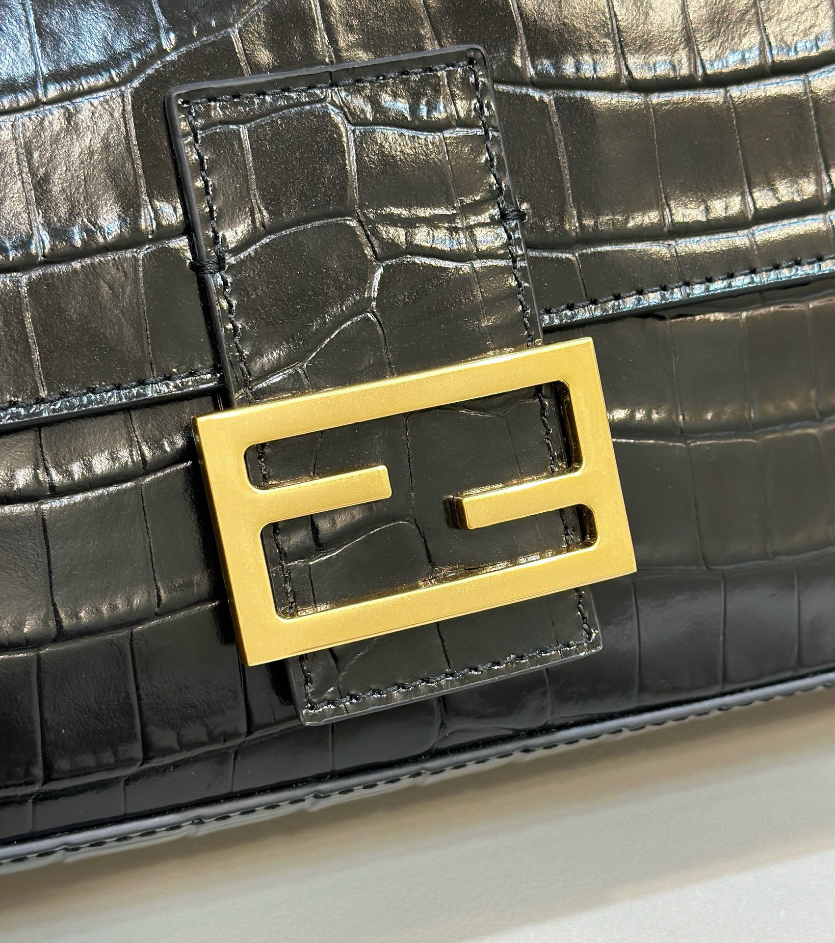 Bagsaaa F**di Baguette Dove black crocodile leather bag - 27x15x6cm