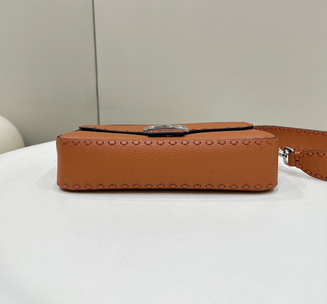 Bagsaaa F**di Baguette Brown Selleria bag with oversize topstitching - 28x6.5x15cm