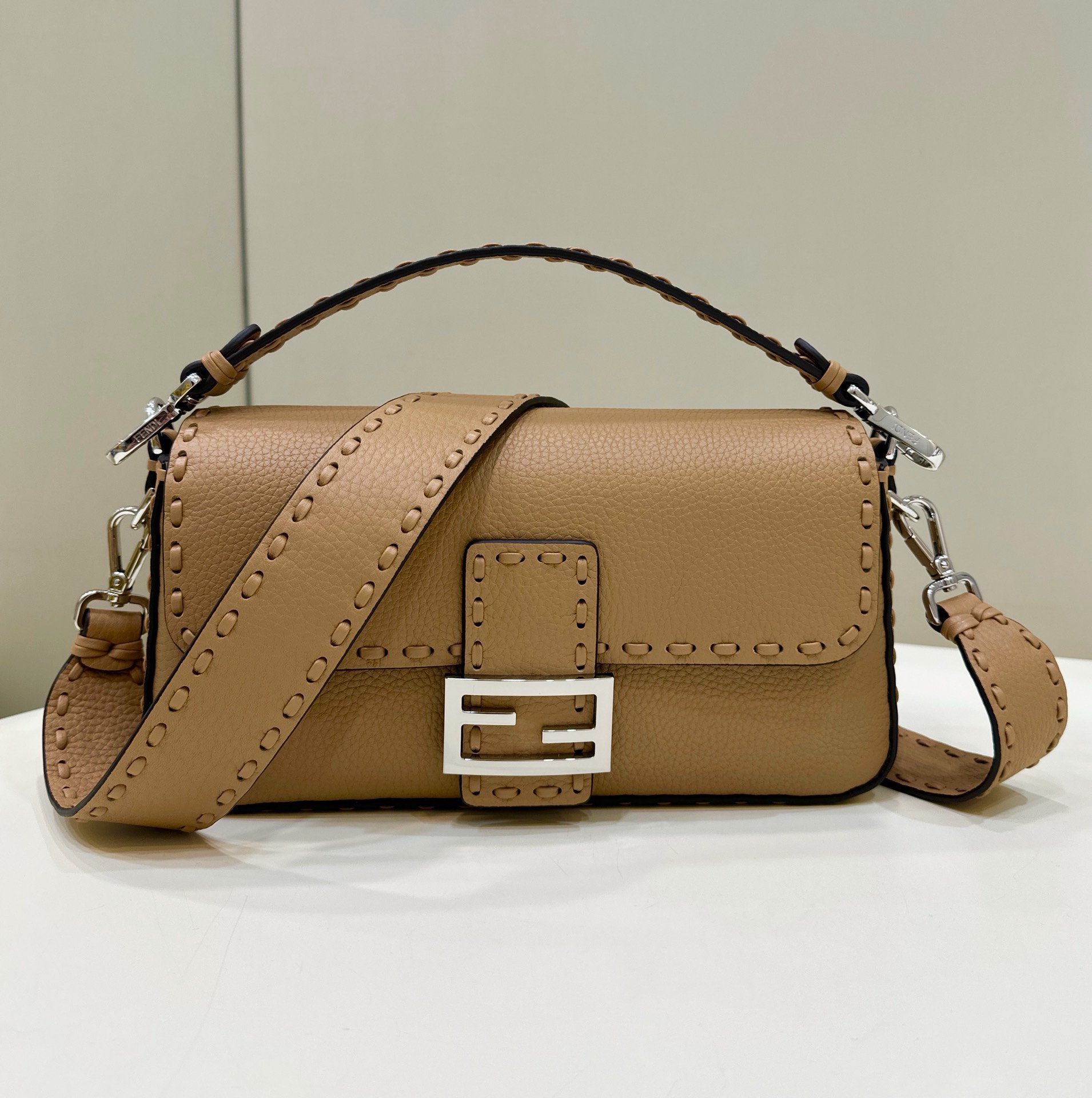 Bagsaaa F**di Baguette Beige Selleria bag with oversize topstitching - 28x6.5x15cm