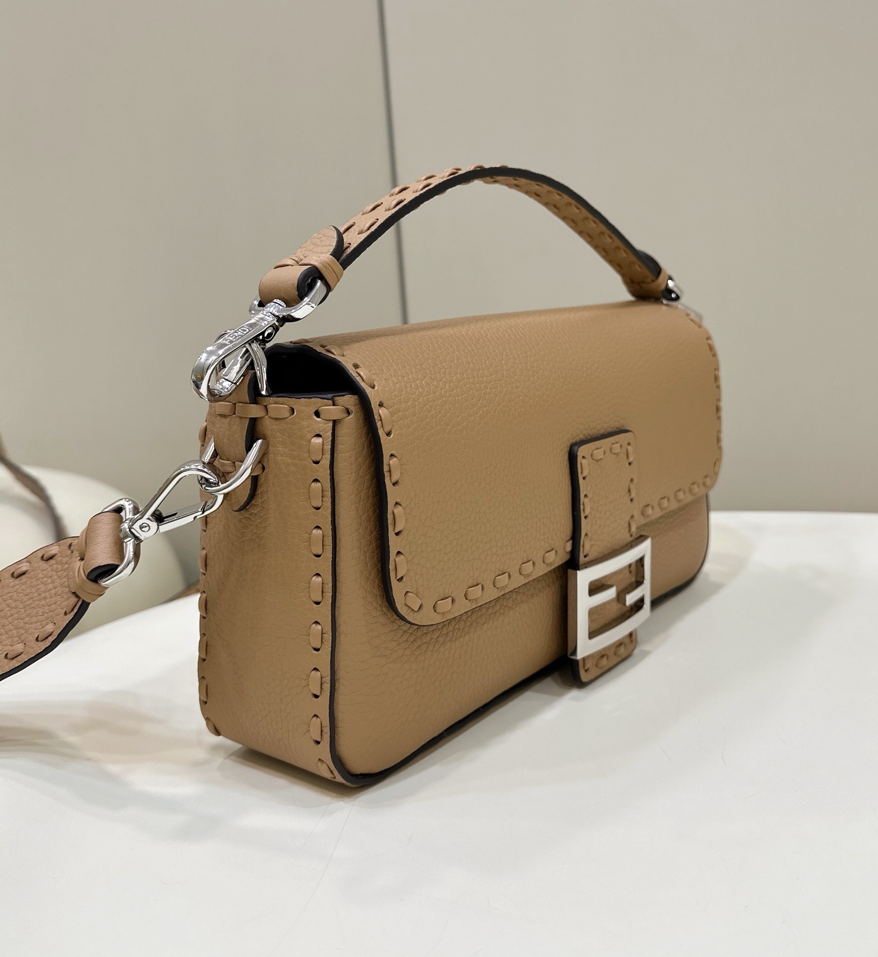 Bagsaaa F**di Baguette Beige Selleria bag with oversize topstitching - 28x6.5x15cm