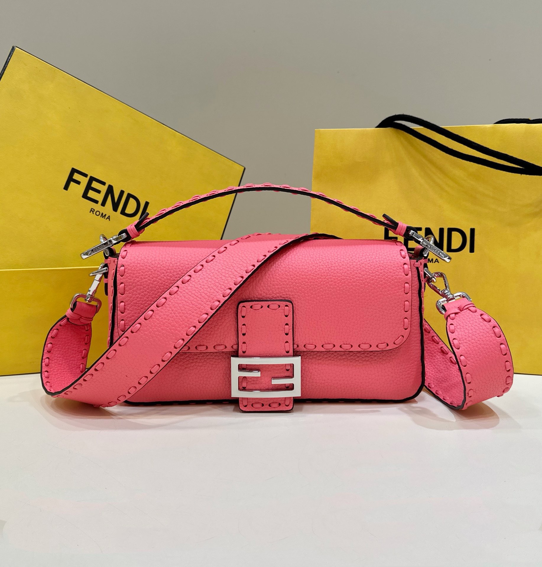 Bagsaaa F**di Baguette Pink Selleria bag with oversize topstitching - 28x6.5x15cm