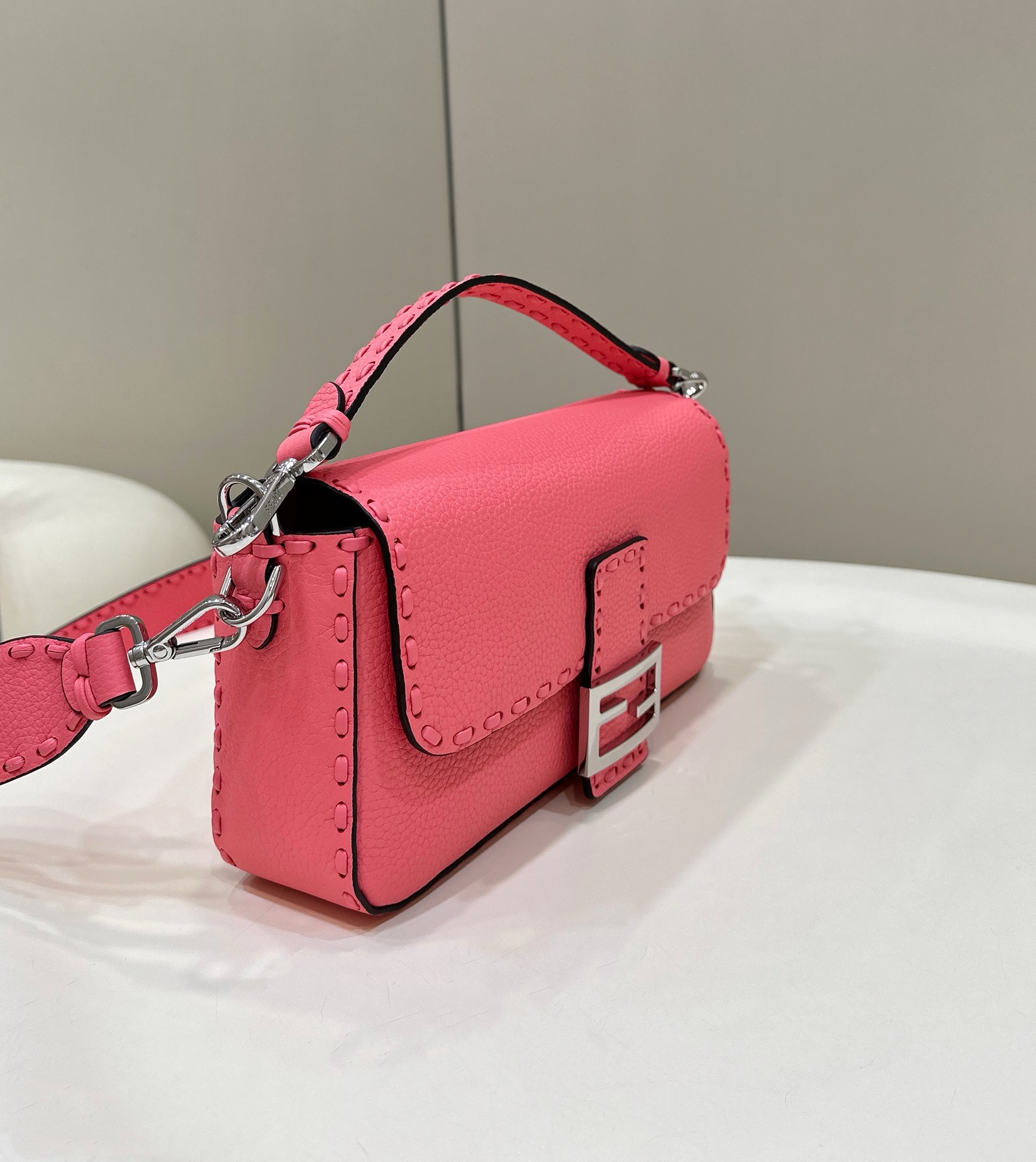 Bagsaaa F**di Baguette Pink Selleria bag with oversize topstitching - 28x6.5x15cm