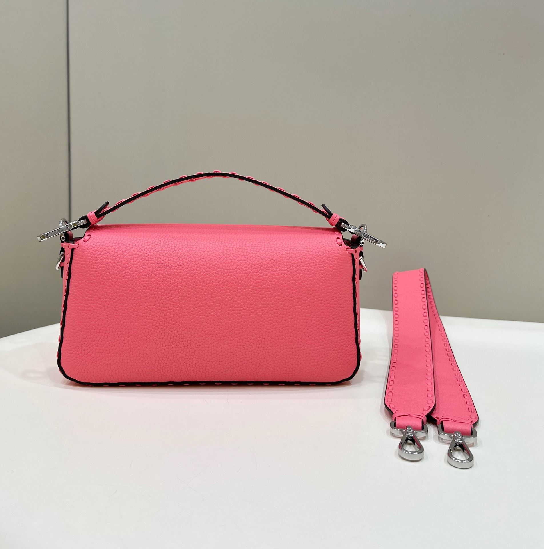 Bagsaaa F**di Baguette Pink Selleria bag with oversize topstitching - 28x6.5x15cm