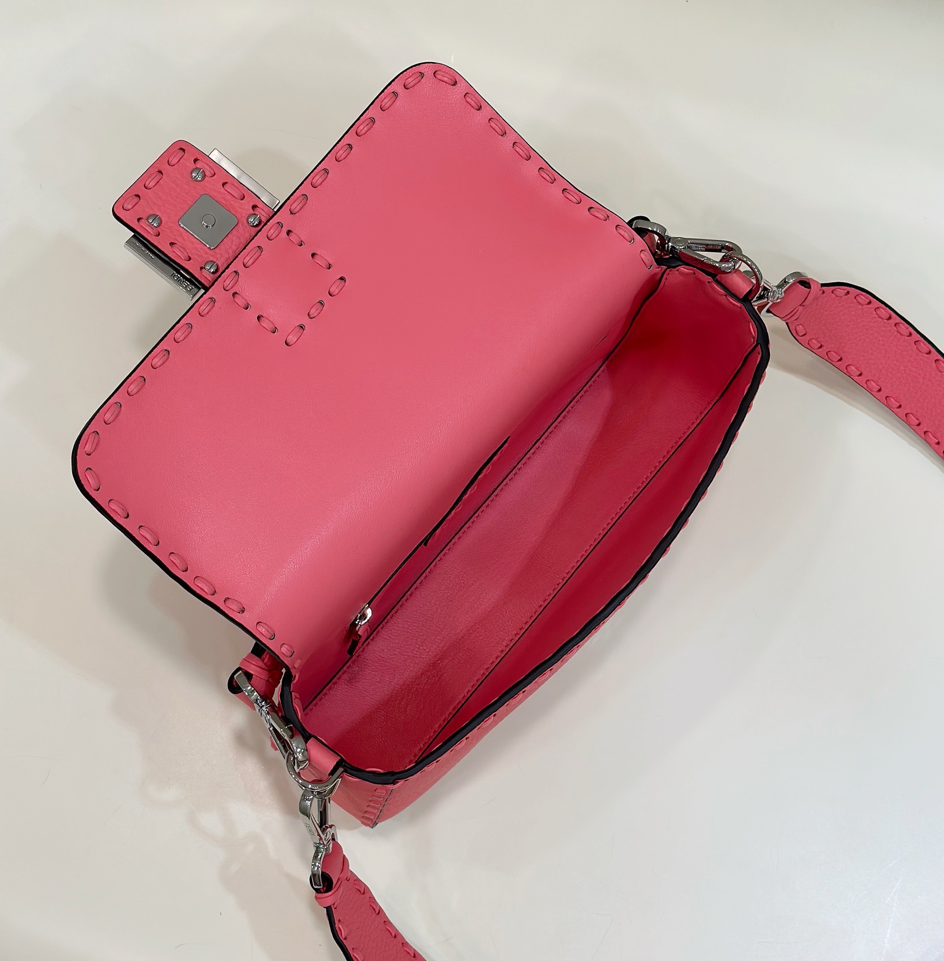 Bagsaaa F**di Baguette Pink Selleria bag with oversize topstitching - 28x6.5x15cm