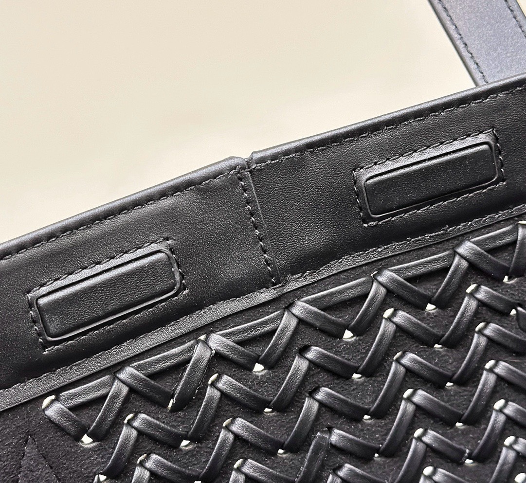 Bagsaaa F**di Origami Medium Black interlaced leather bag that can be transformed