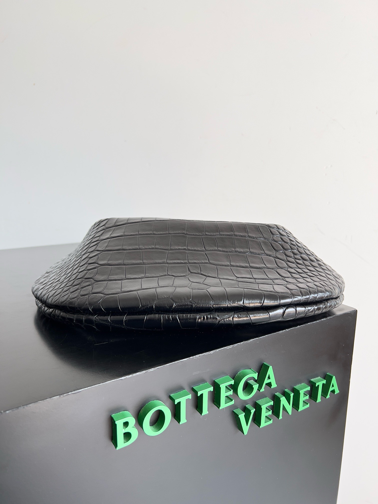 Bagsaaa B0tt*ga Ven*ta Sardine Black Crocodile top handle bag- 36x24x3cm