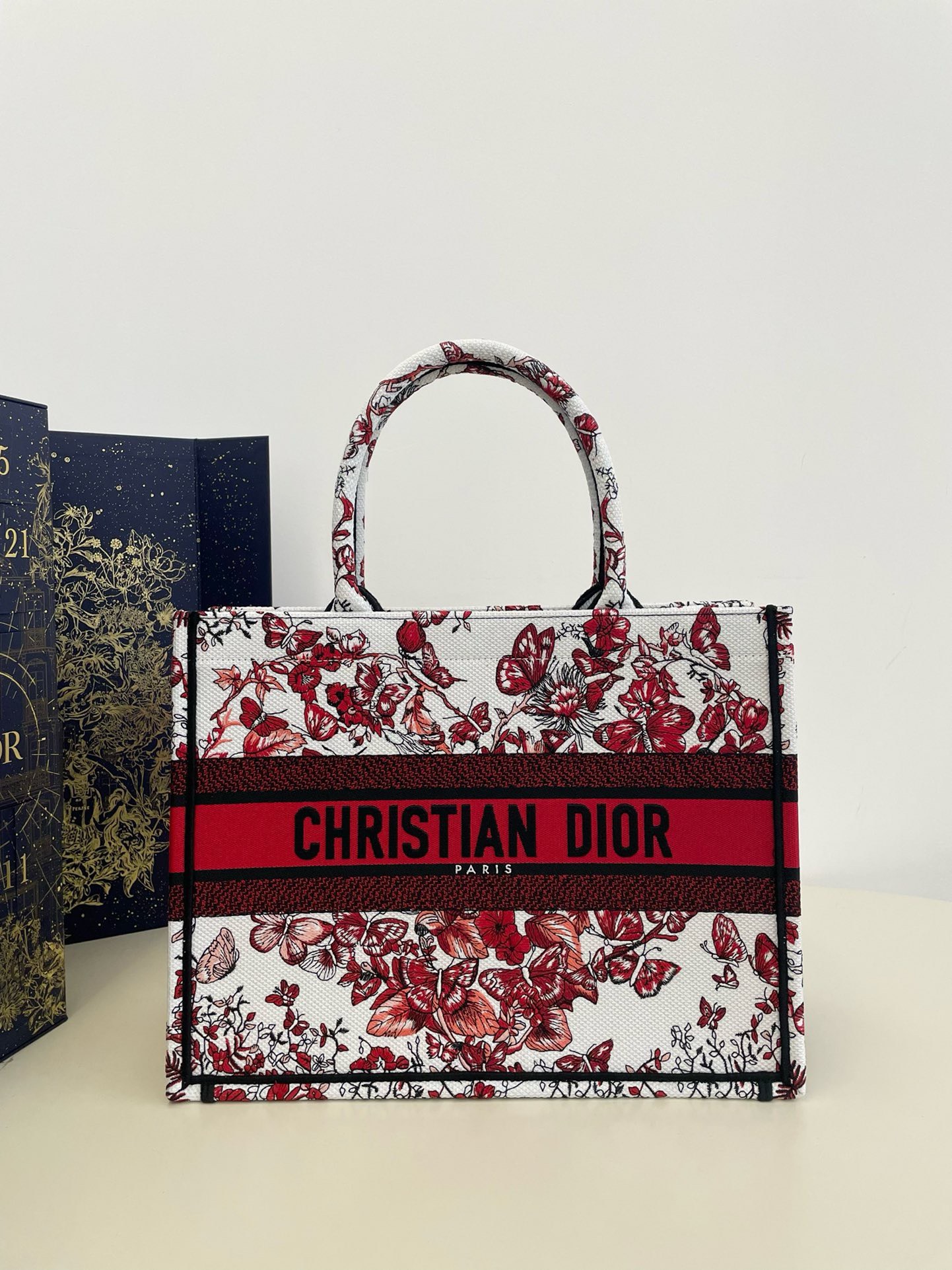 Bagsaaa D10r Lady Medium Book Tote Red Butterfly Around The World Embroidery - 36x18x28cm
