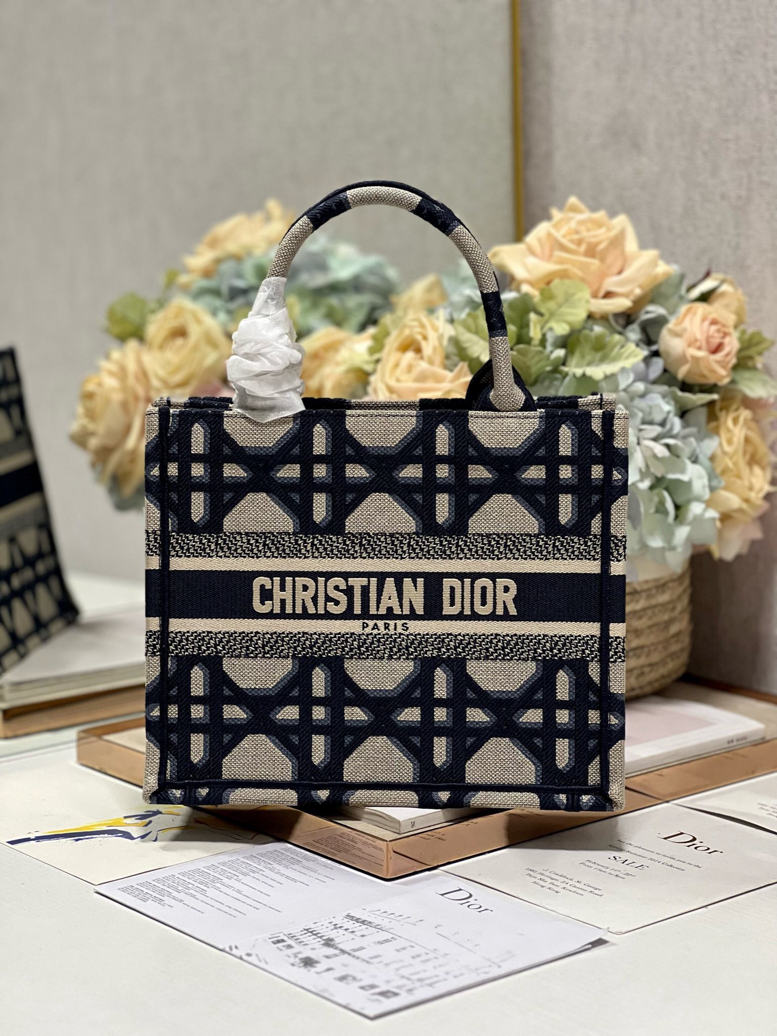 Bagsaaa D10r MediumBook Tote Blue Macrocannage Embroidery
