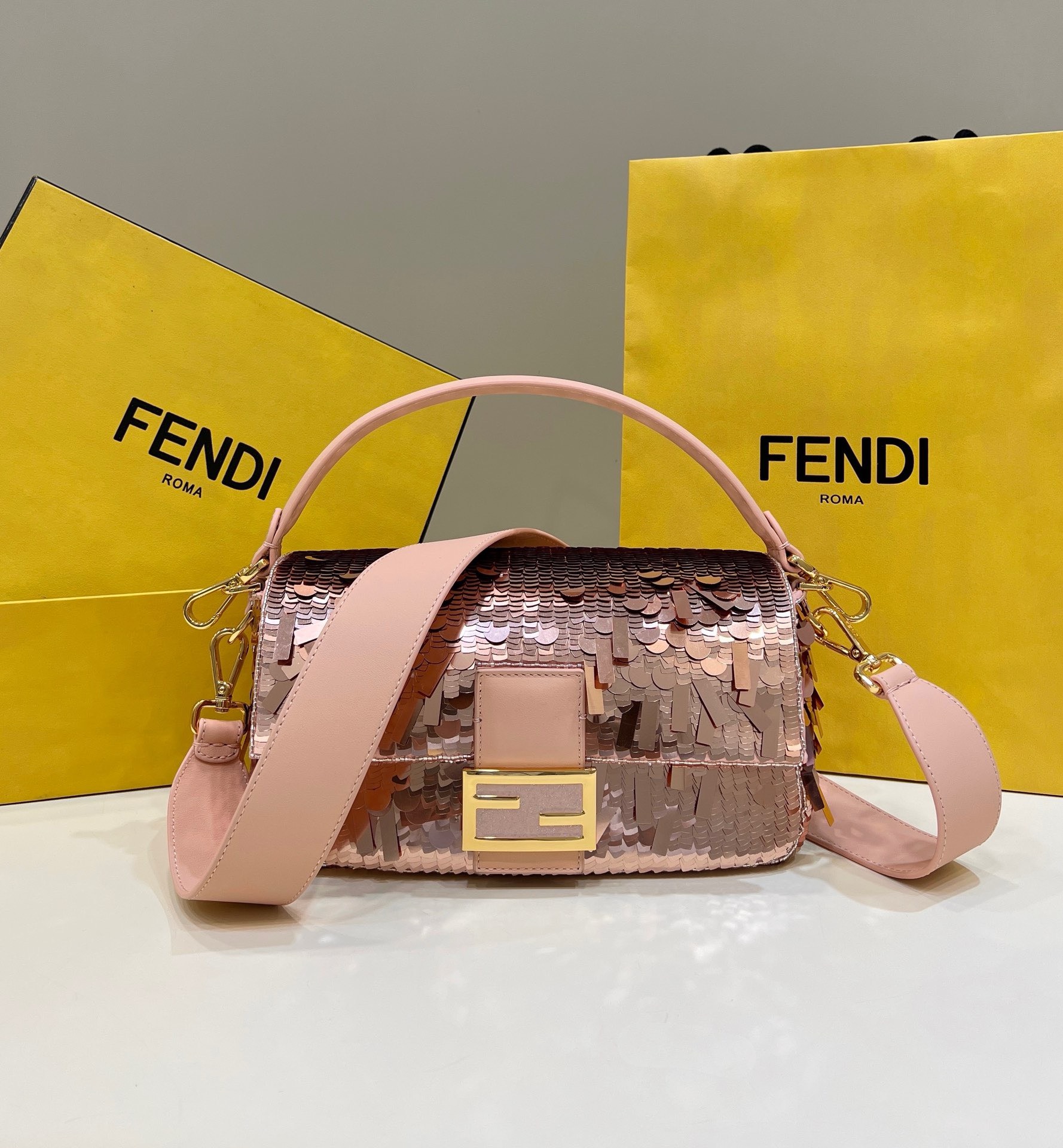 Bagsaaa F**di Baguette Pink sequin and leather bag - 27x15x6cm