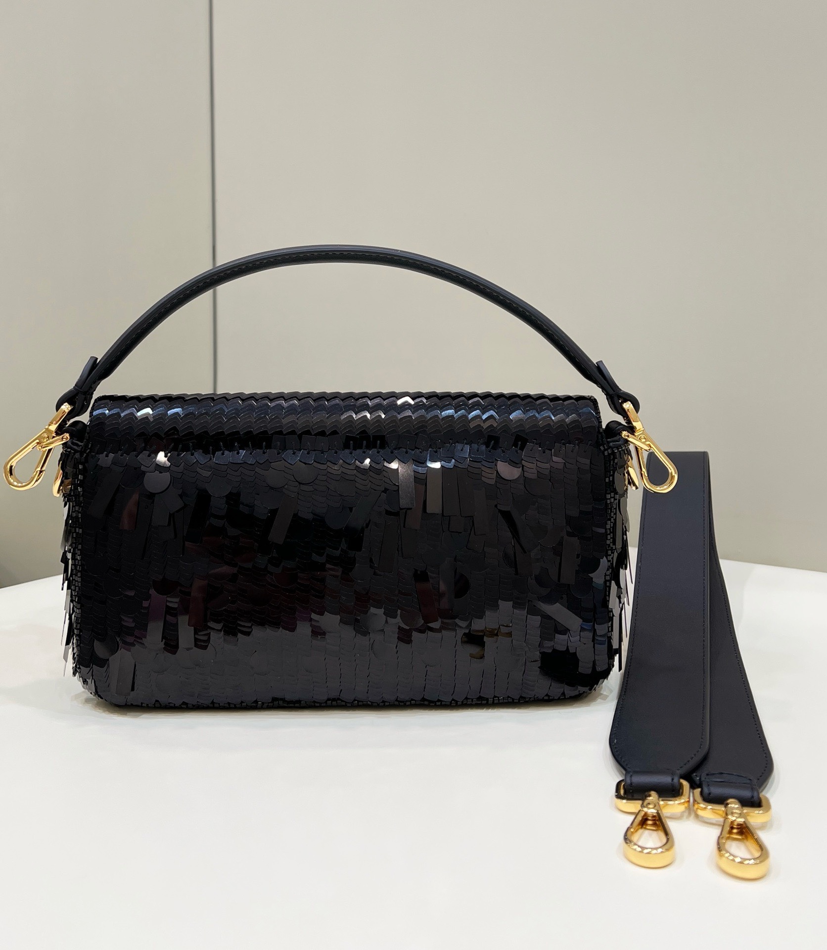 Bagsaaa F**di Baguette Black sequin and leather bag - 27x15x6cm