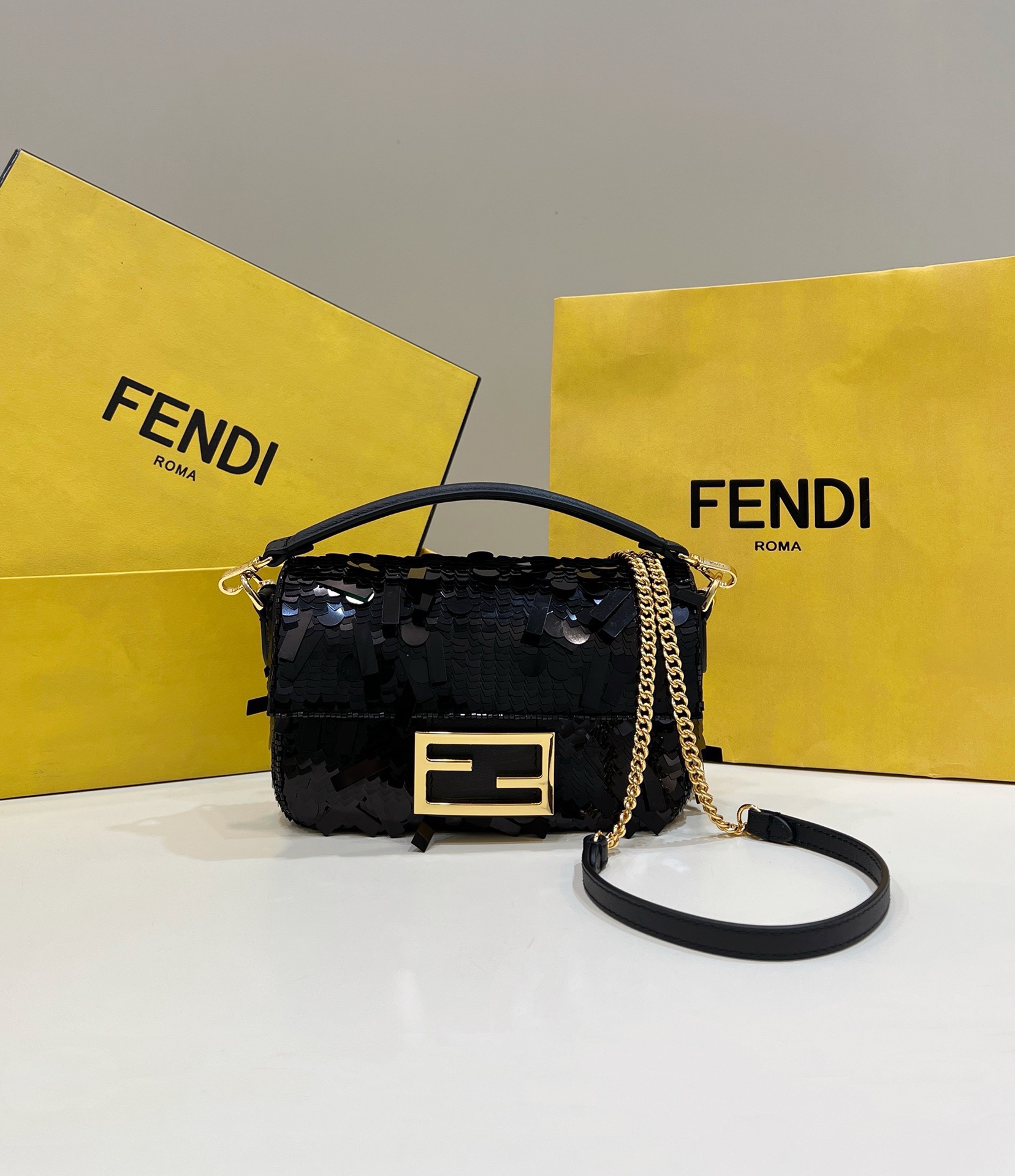 Bagsaaa F**di Mni Baguette Black sequin and leather bag - 19*5*11cm