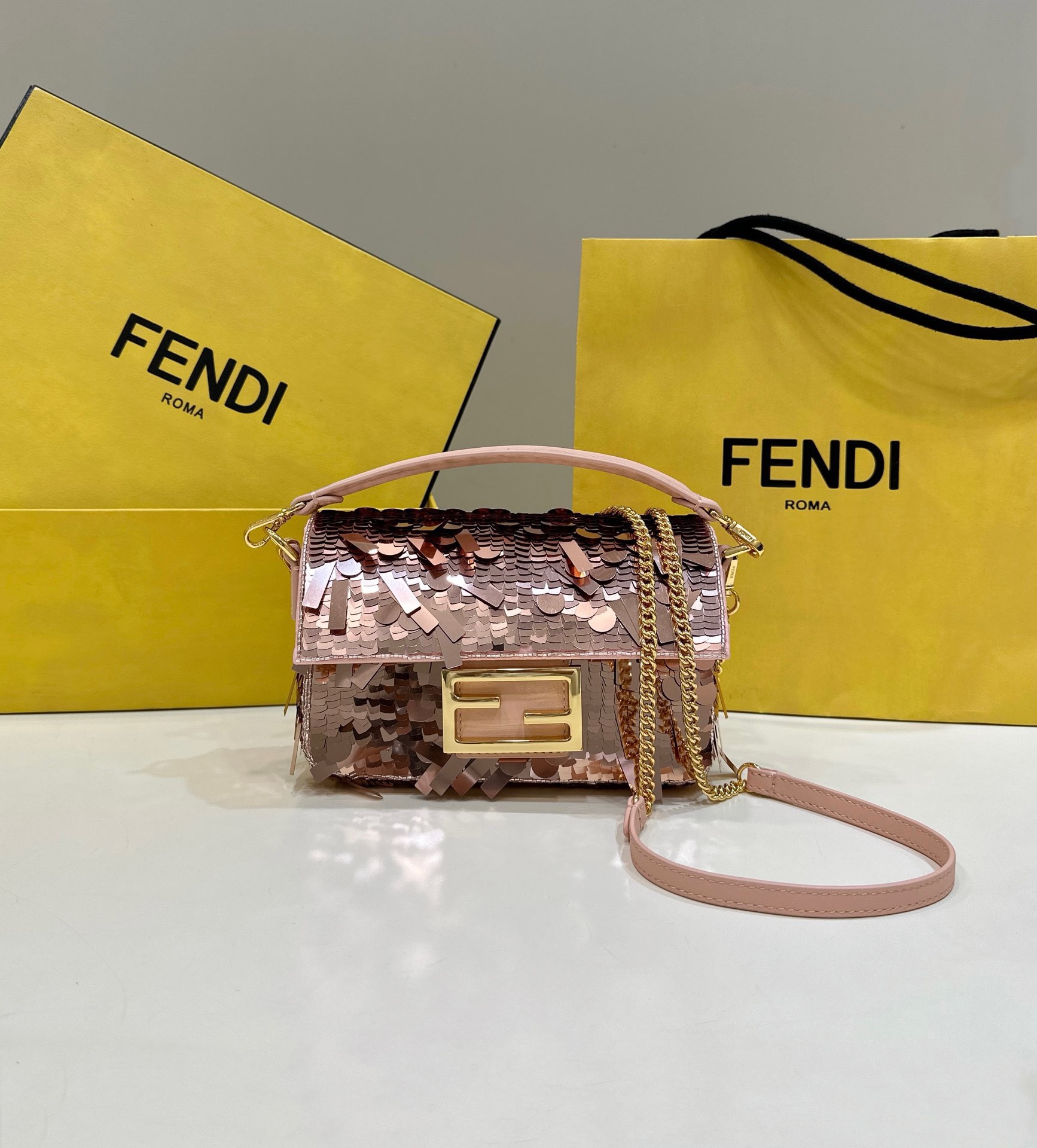Bagsaaa F**di Mni Baguette Pink sequin and leather bag - 19*5*11cm