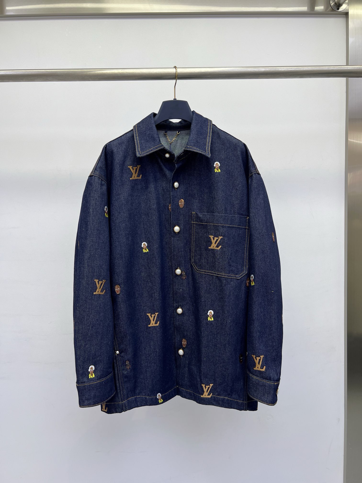 Bagsaaa L0vis Vvtt0n Embroidered Denim Overshirt