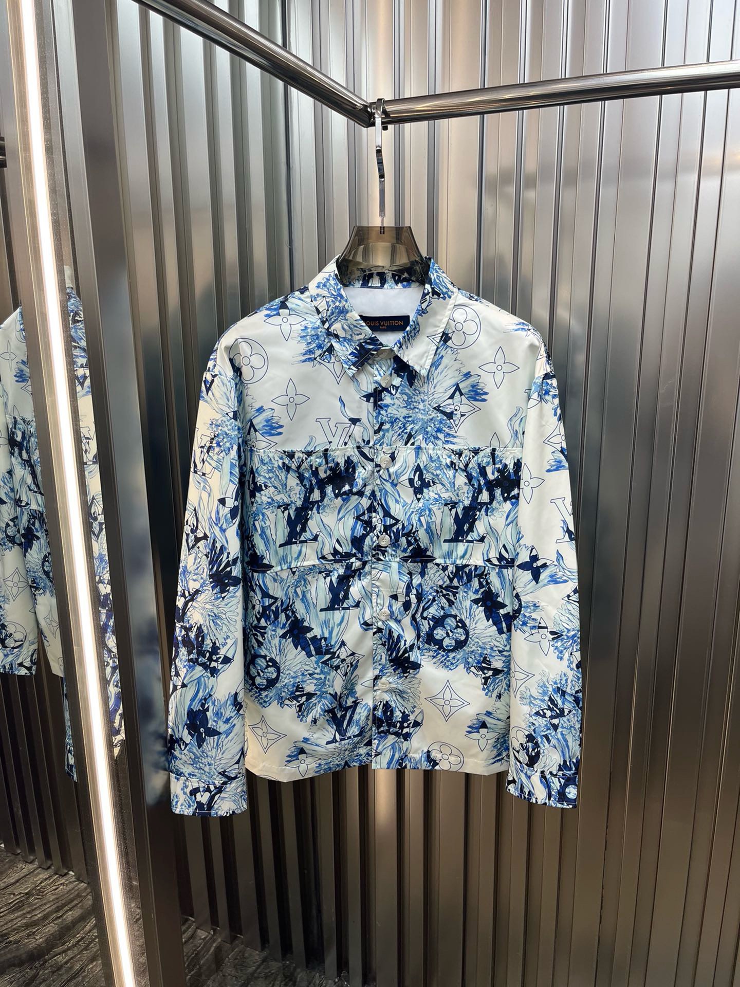 Bagsaaa L0vis Vvtt0n Blue Shirt