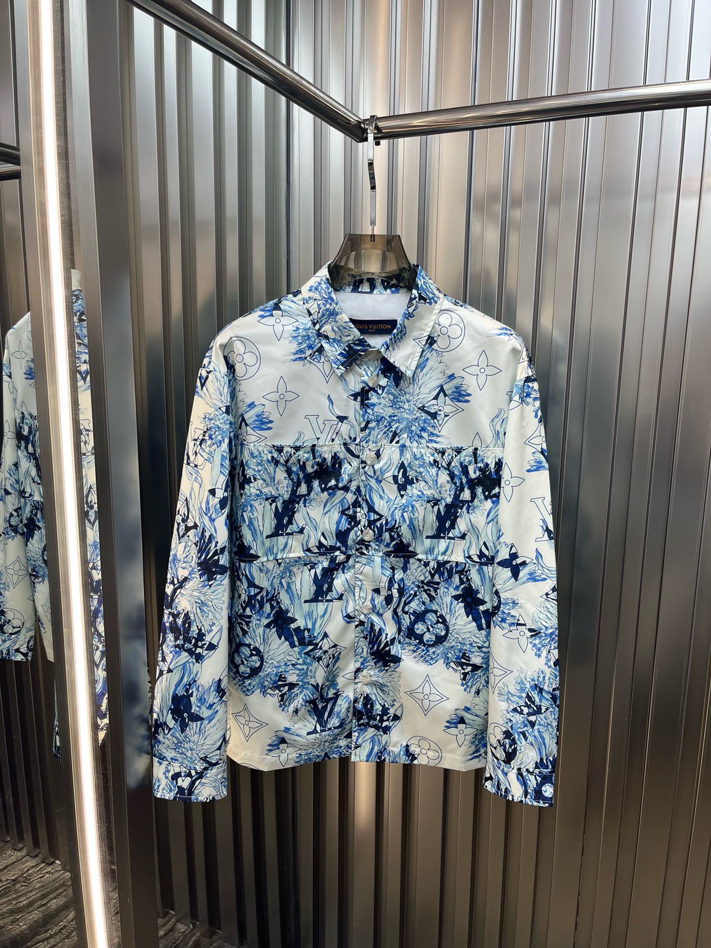 Bagsaaa L0vis Vvtt0n Blue Shirt