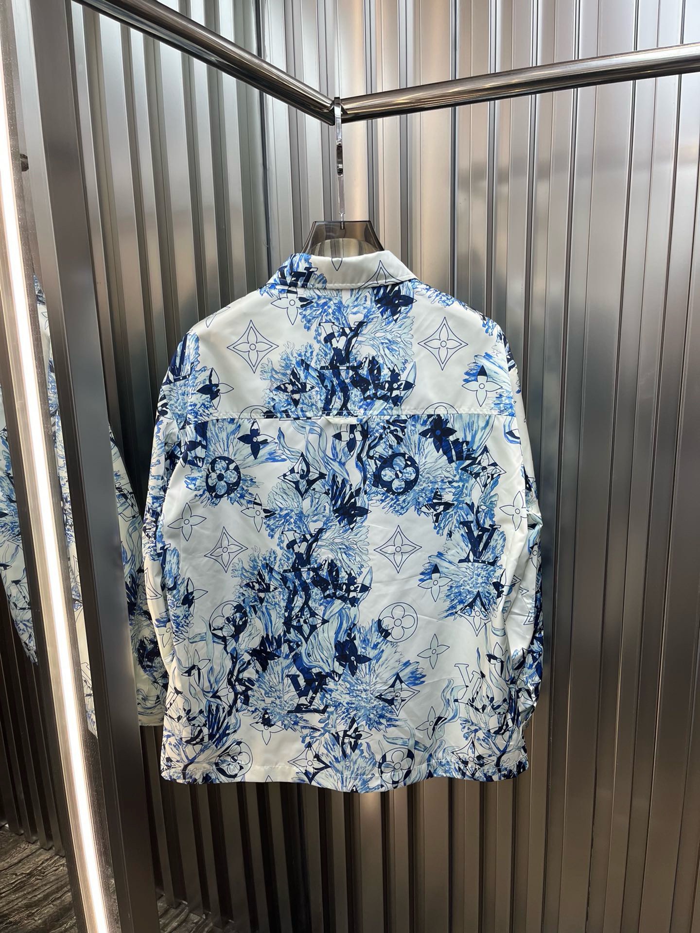 Bagsaaa L0vis Vvtt0n Blue Shirt