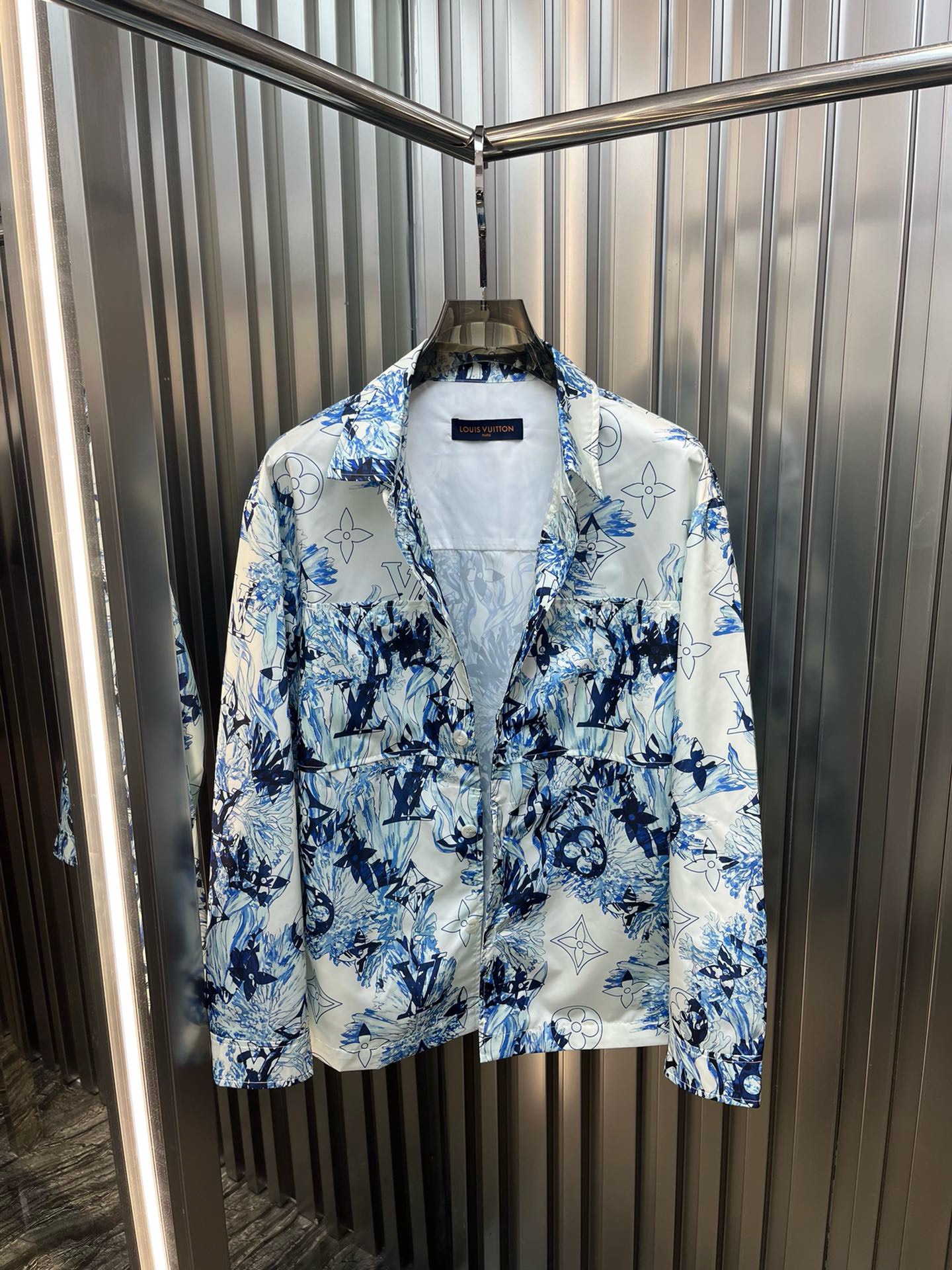 Bagsaaa L0vis Vvtt0n Blue Shirt
