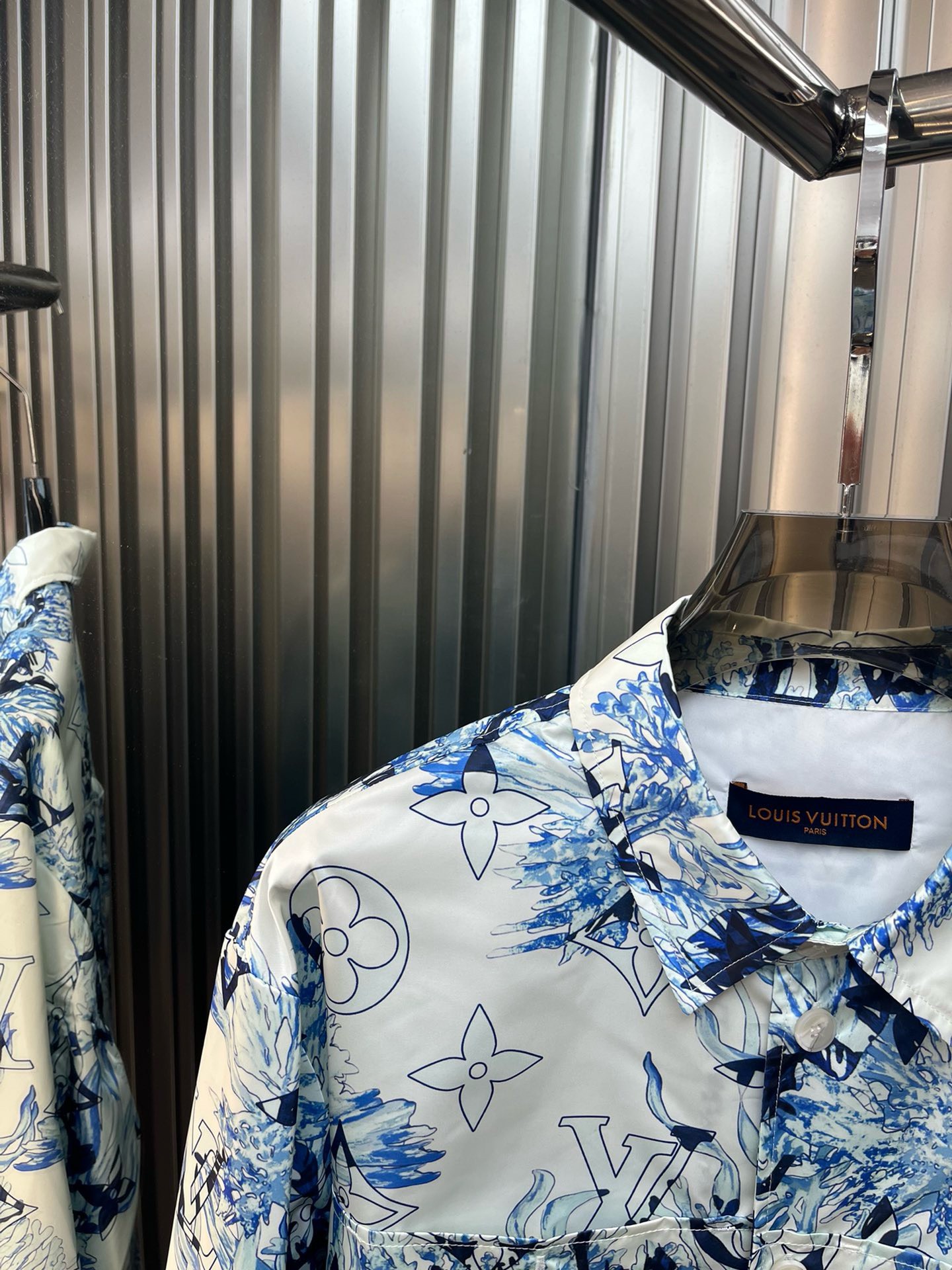 Bagsaaa L0vis Vvtt0n Blue Shirt