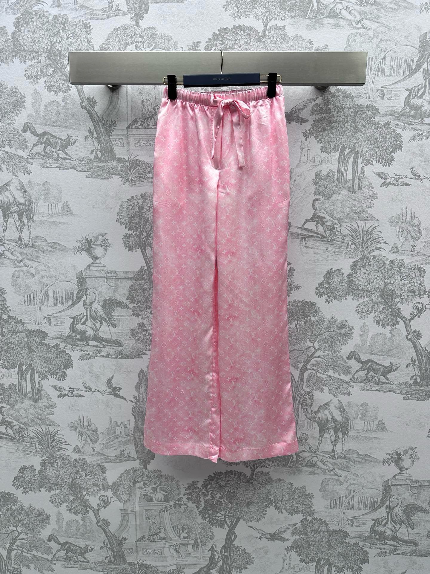 Bagsaaa L0vis Vvtt0n Pink Monogram Silk Set