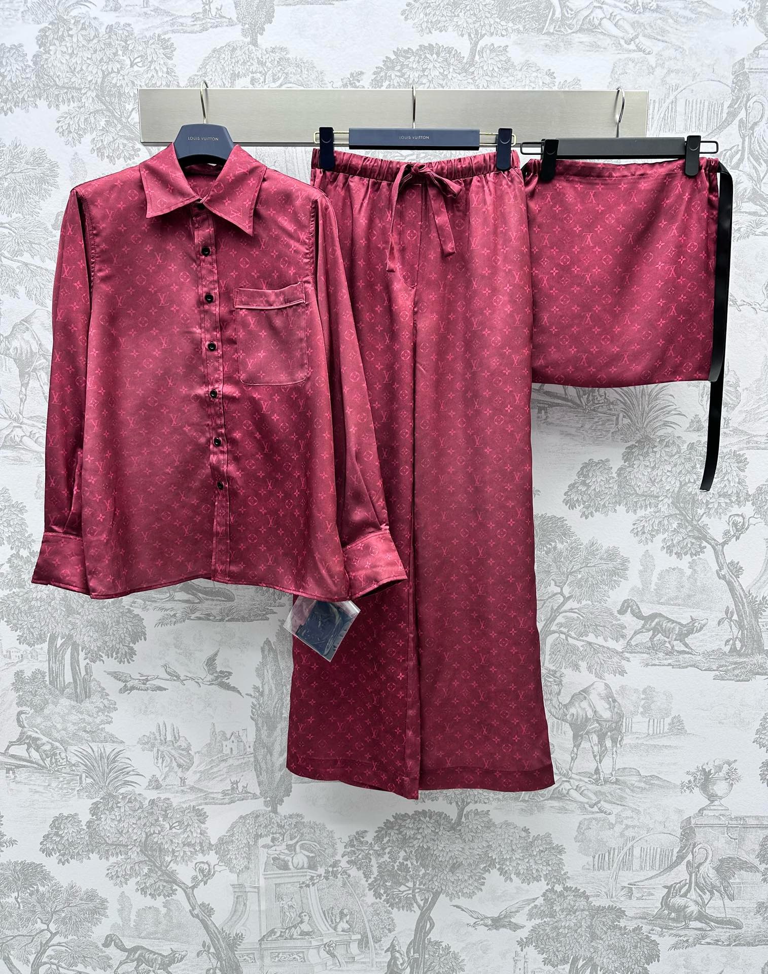 Bagsaaa L0vis Vvtt0n Burgundy Monogram Silk Set