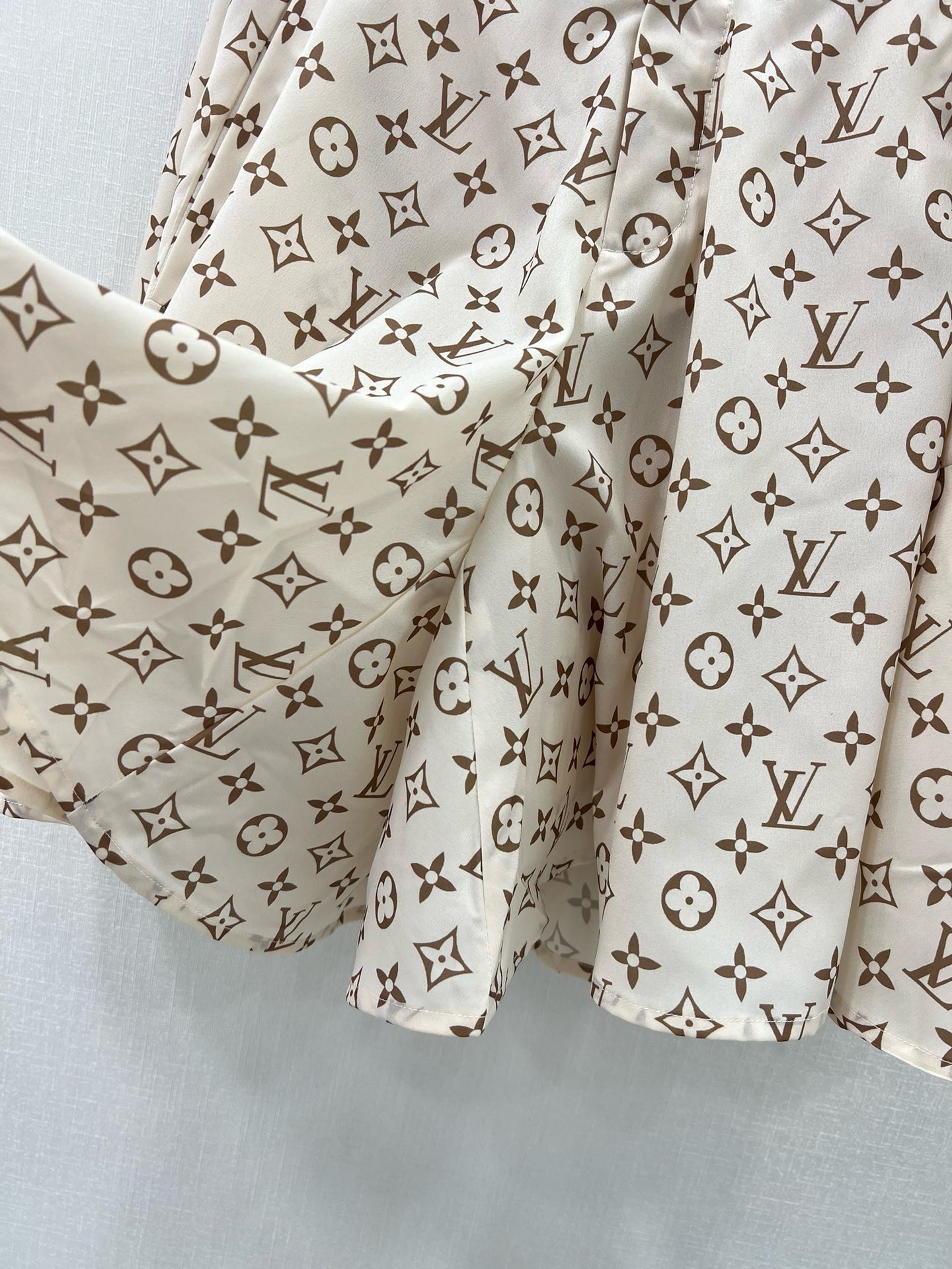 Bagsaaa L0vis Vvtt0n Silk Fabric Monogram Cream Color Short Skirt