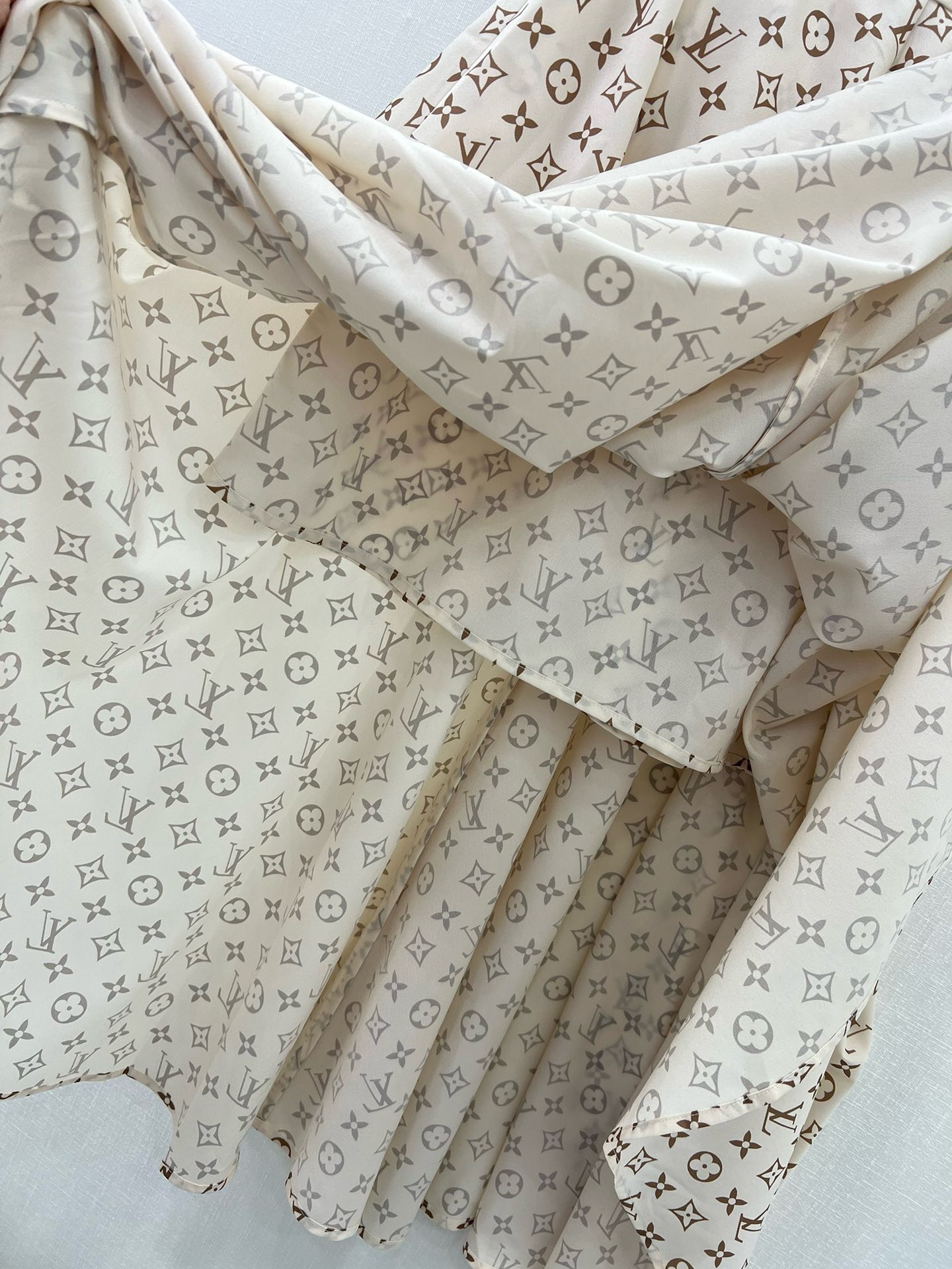 Bagsaaa L0vis Vvtt0n Silk Fabric Monogram Cream Color Long Skirt