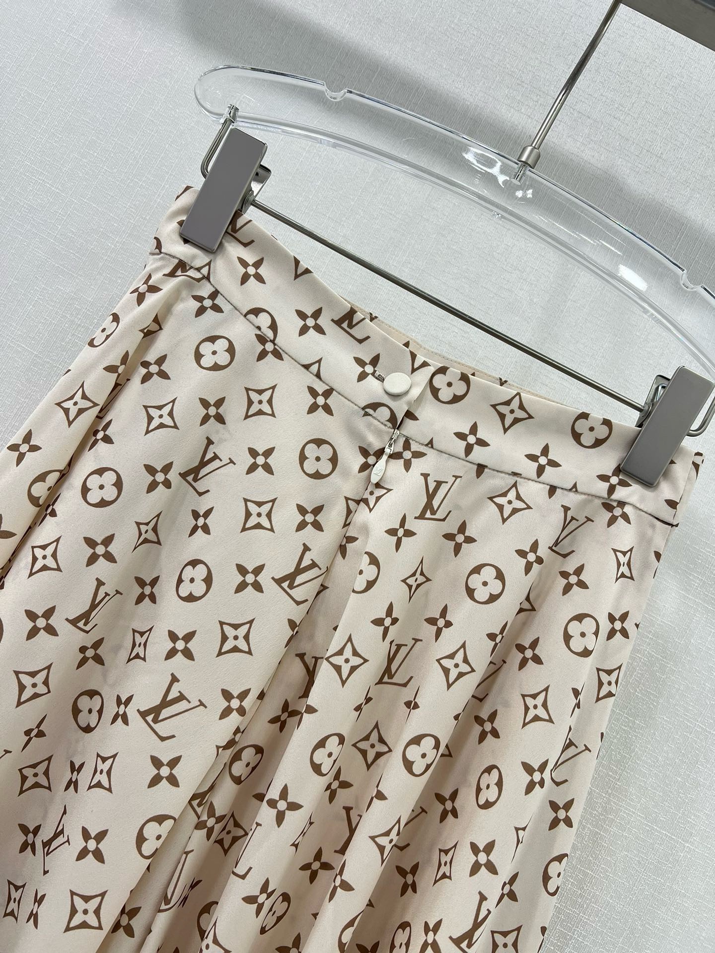 Bagsaaa L0vis Vvtt0n Silk Fabric Monogram Cream Color Long Skirt