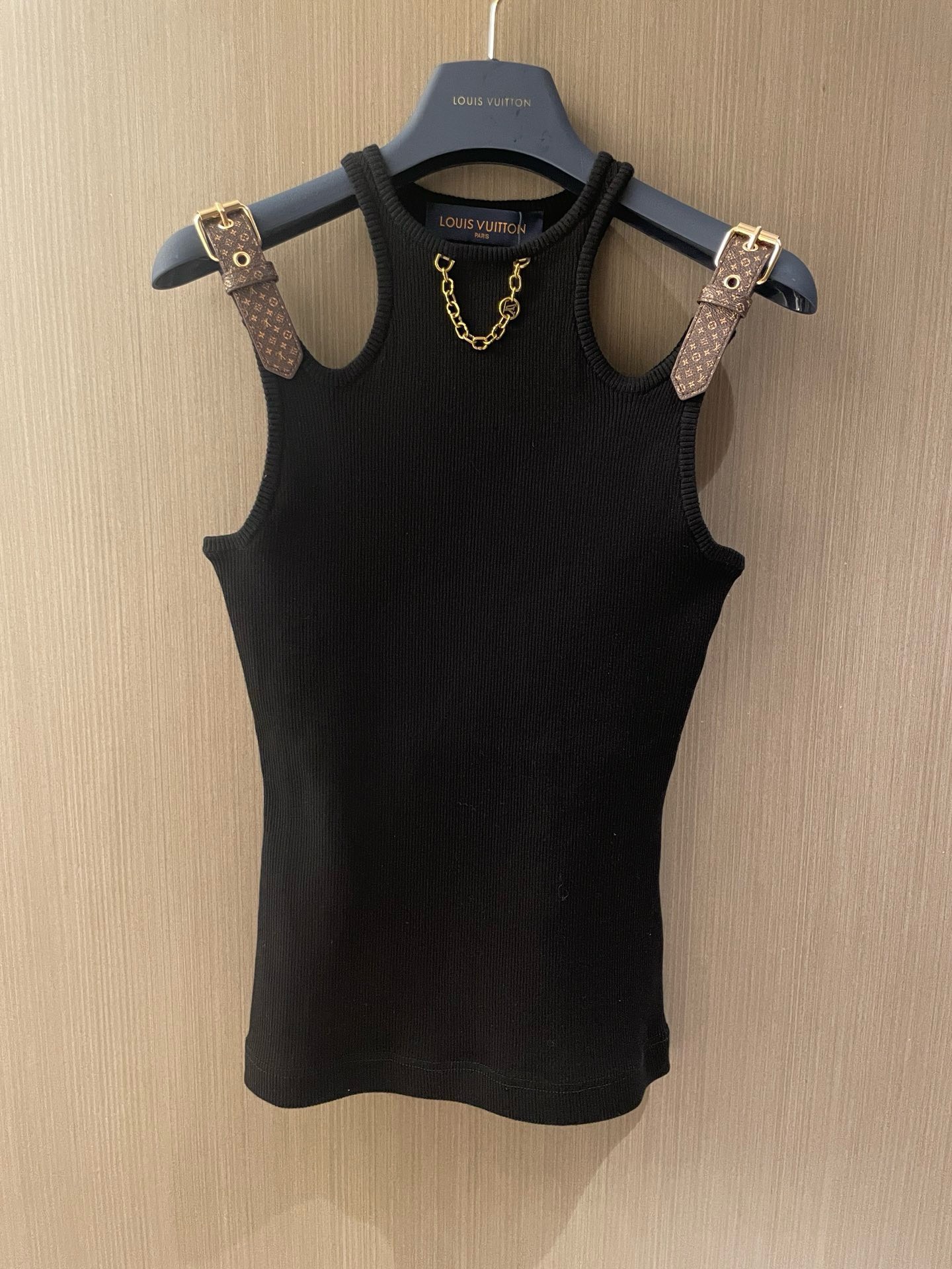 Bagsaaa L0vis Vvtt0n Black Eyelet Tab Tank Top