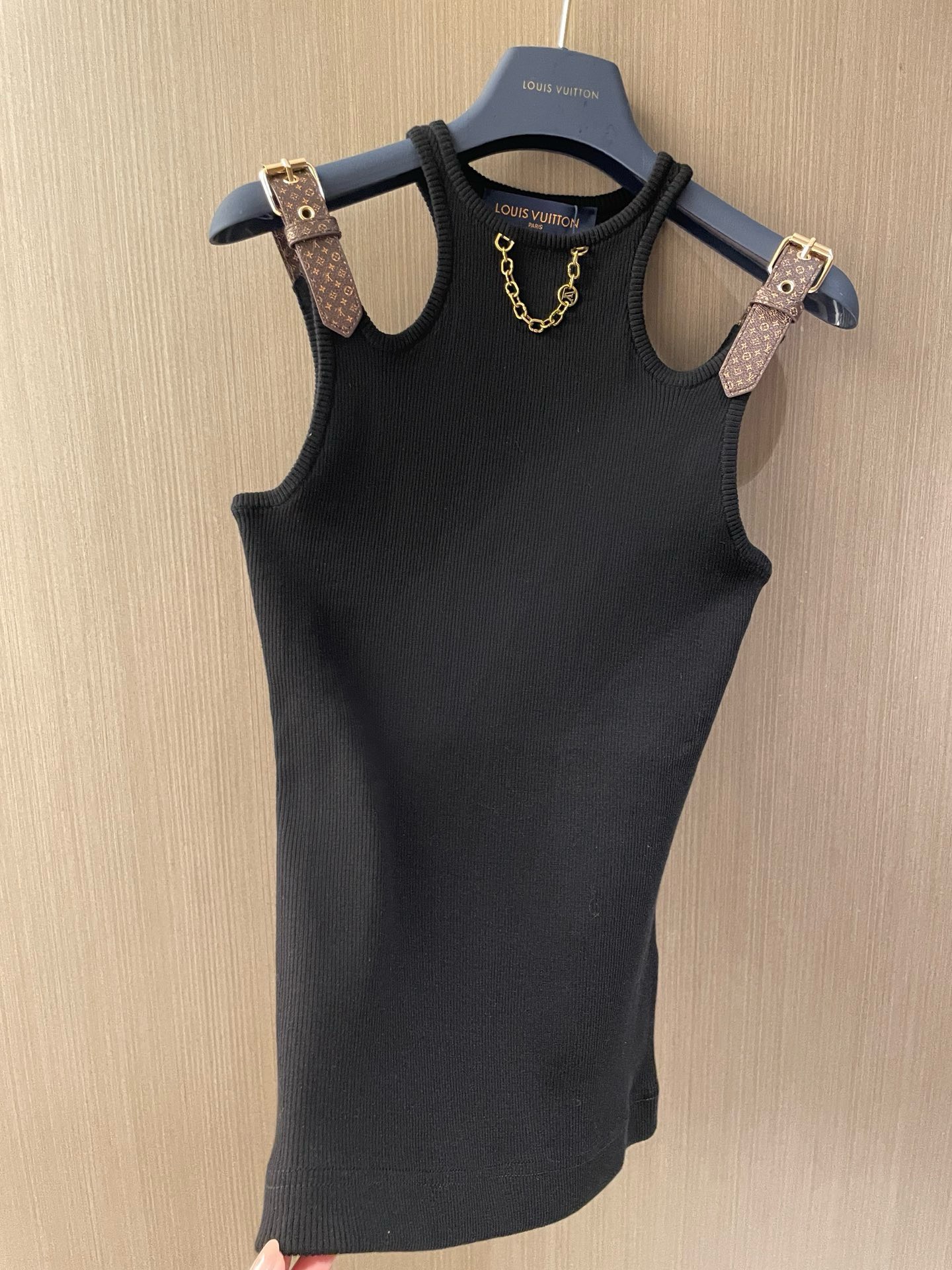 Bagsaaa L0vis Vvtt0n Black Eyelet Tab Tank Top