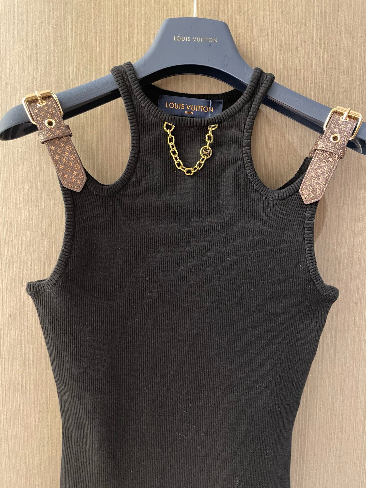 Bagsaaa L0vis Vvtt0n Black Eyelet Tab Tank Top