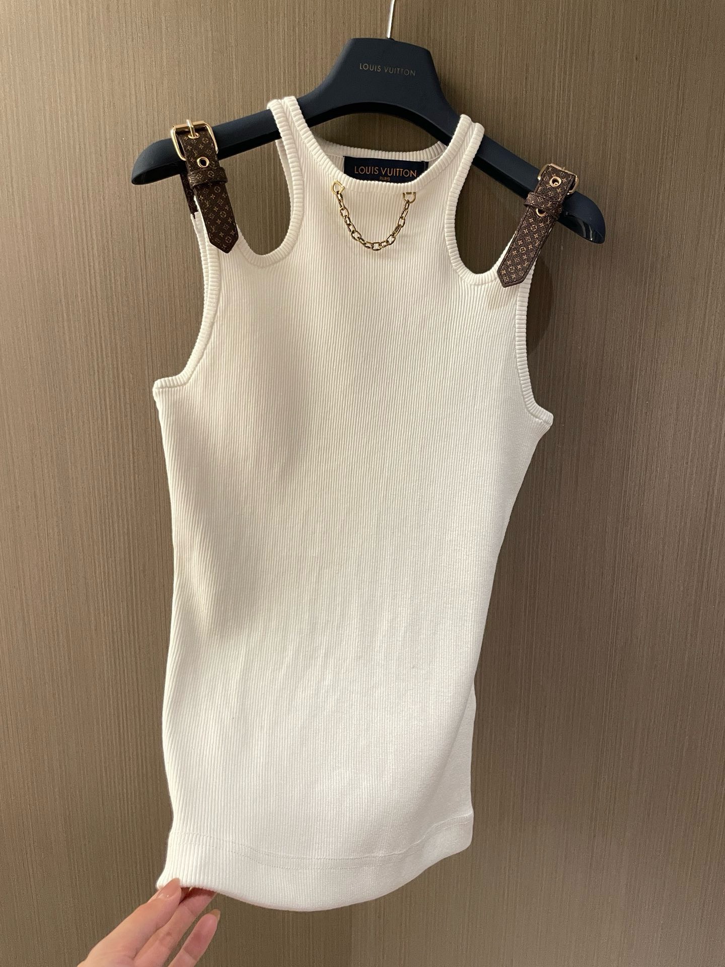 Bagsaaa L0vis Vvtt0n White Eyelet Tab Tank Top