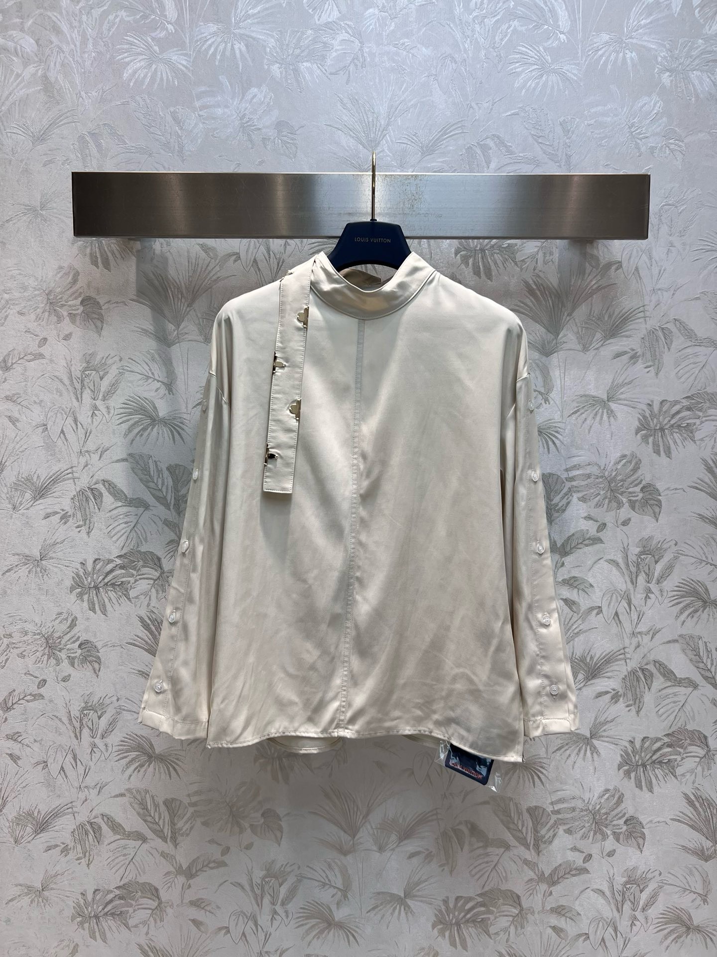 Bagsaaa L0vis Vvtt0n Monogram Lavaliere Button Sleeve Blouse In White