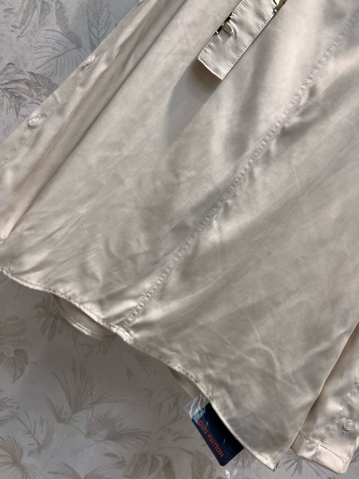 Bagsaaa L0vis Vvtt0n Monogram Lavaliere Button Sleeve Blouse In White